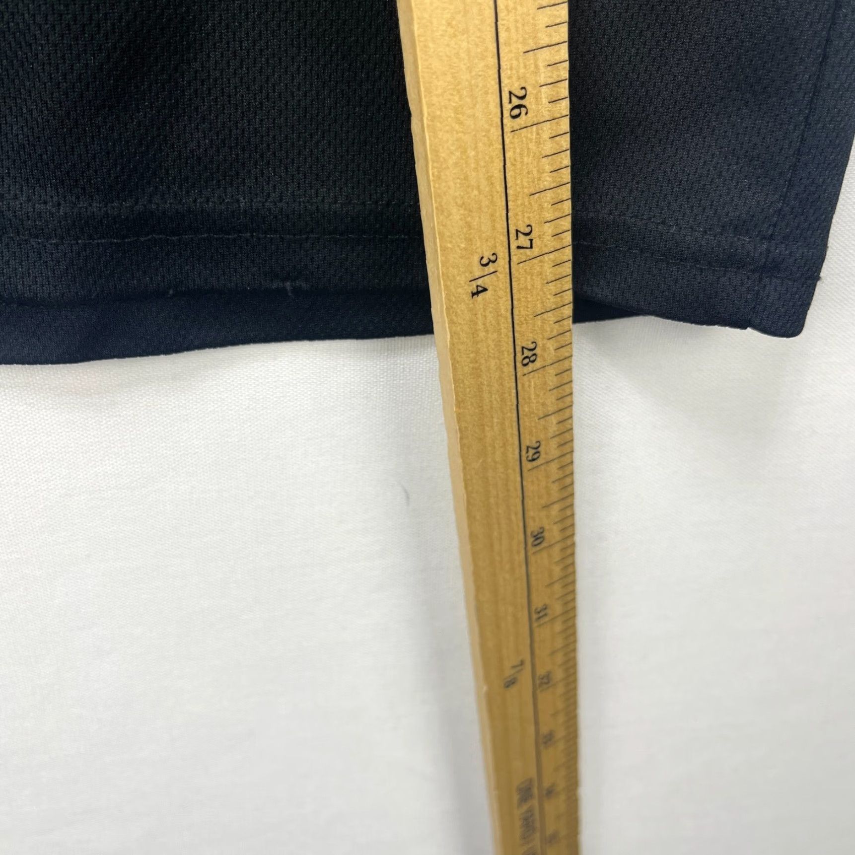 Nike VINTAGE Nike Mini Swoosh Essential T-Shirt Jersey Style Large Men T-Shirt Black Canada Size US L / EU 52-54 / 3 - 6 Thumbnail