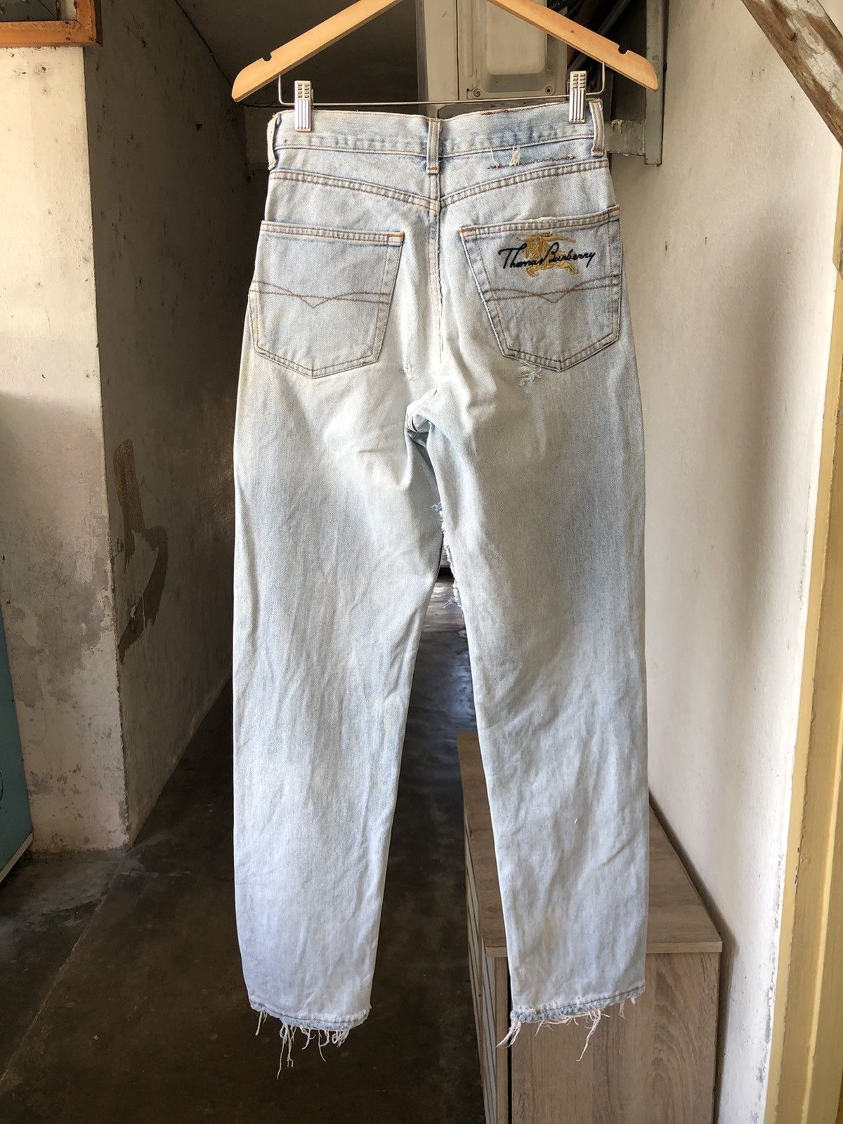 Burberry Vintage Burberry Distressed Denim Jeans Size 28" / US 6 / IT 42 - 2 Thumbnail