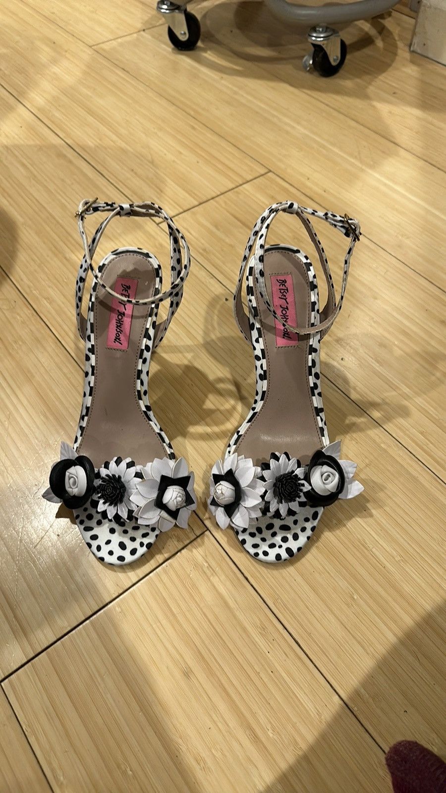 Betsey Johnson Funky floral vintage heels Size US 7 / IT 37 - 1 Thumbnail