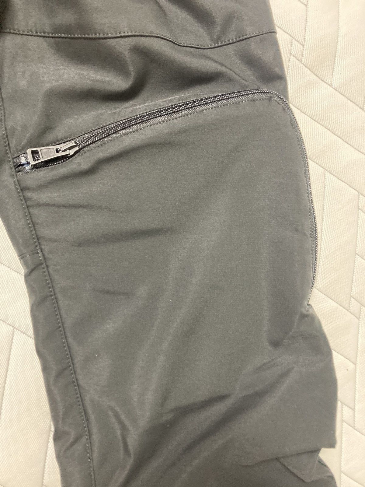 1017 ALYX 9SM × Moncler 1017 ALYX 9SM X MONCLER POCKET DETAIL PANTS Size US 32 / EU 48 - 7 Thumbnail