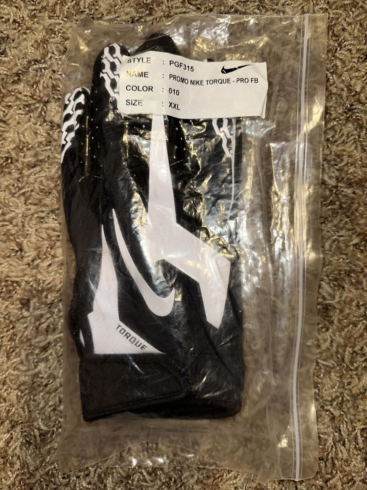 Nike Nike Torque NFL Receiver Football Gloves Black/White Size ONE SIZE - 1 Thumbnail
