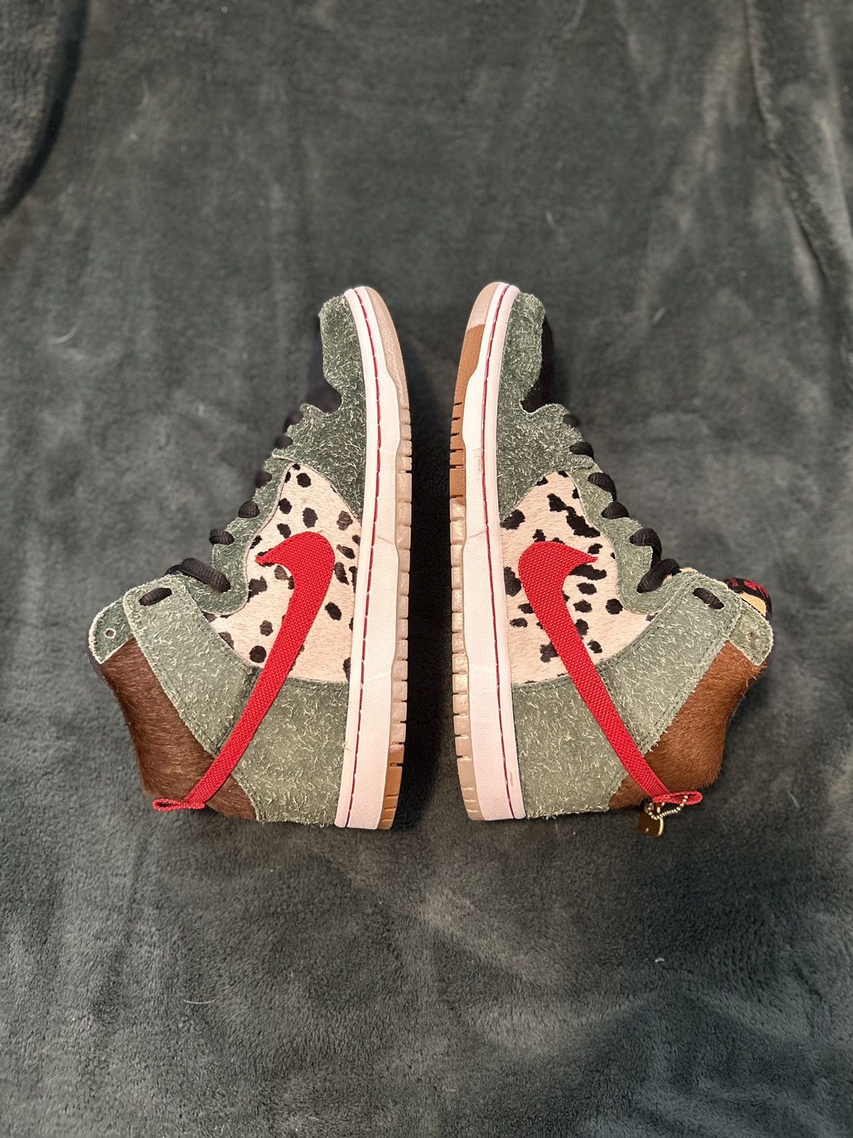 image of Nike Dogwalker 4/20 Sb’S Shoes, Men's (Size 8)