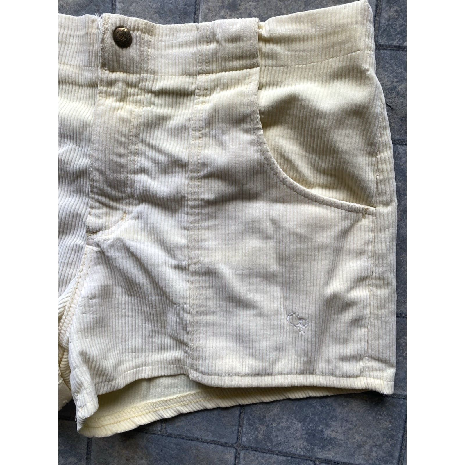 Ocean Pacific VINTAGE Ocean Pacific Corduroy Shorts Women’s 36 Yellow Made In USA Size 25" / US 0 / IT 36 - 3 Thumbnail