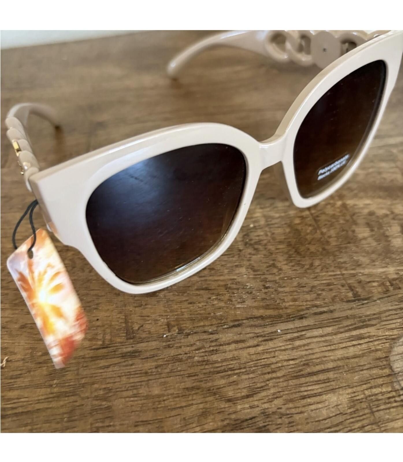 Other Chic Beige Sunglasses with Decorative Accent Size ONE SIZE - 5 Thumbnail