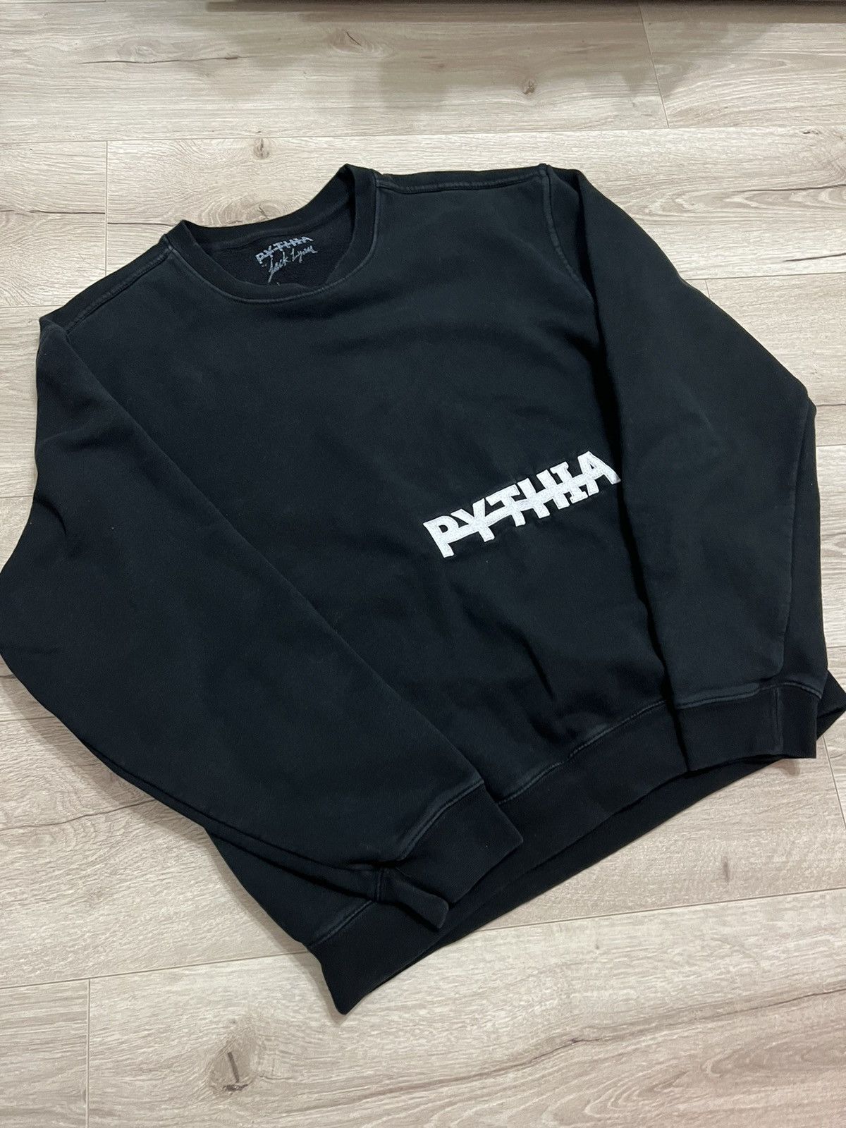 Pythia × Vintage Pythia Black sweater white Script sweatshirt Size US XL / EU 56 / 4 - 1 Thumbnail