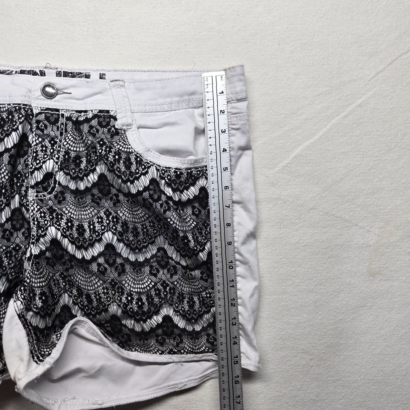 Vintage Truth be told Shorts White Denim Black Lace Adult Women's 22 Low Rise Fit Size 40" / US 18 - 5 Thumbnail
