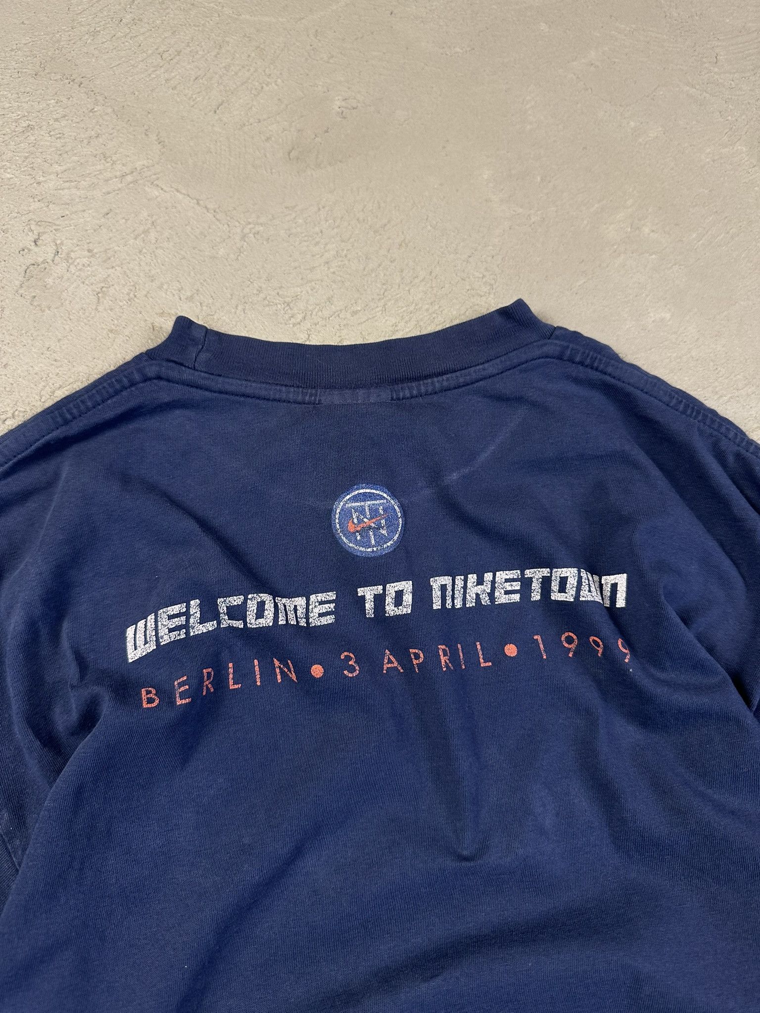 Nike 90s Vintage Nike Berlin T-shirt Size US L / EU 52-54 / 3 - 6 Thumbnail