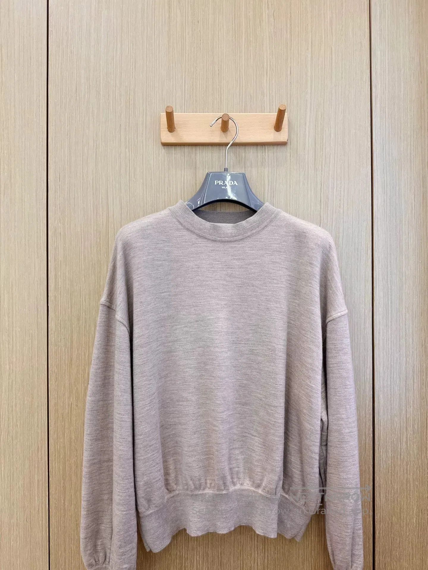 Loro Piana stylish beige cashmere long sleeve sweatshirt. Size US L / EU 52-54 / 3 - 2 Thumbnail