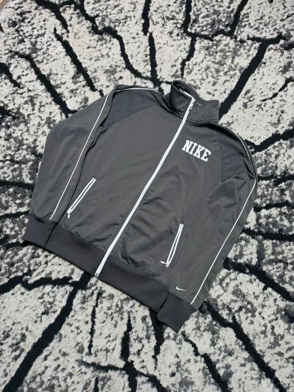 Nike Nike grey logo white swoosh zip track jacket L Size US L / EU 52-54 / 3 - 2 Thumbnail