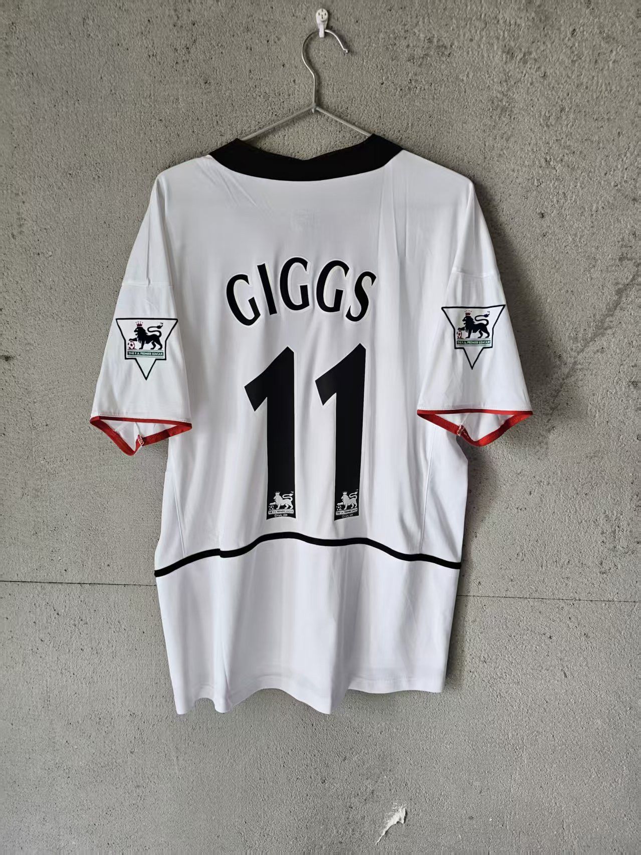 Other MUFC #11 Ryan Giggs Jersey Size US S / EU 44-46 / 1 - 1 Thumbnail