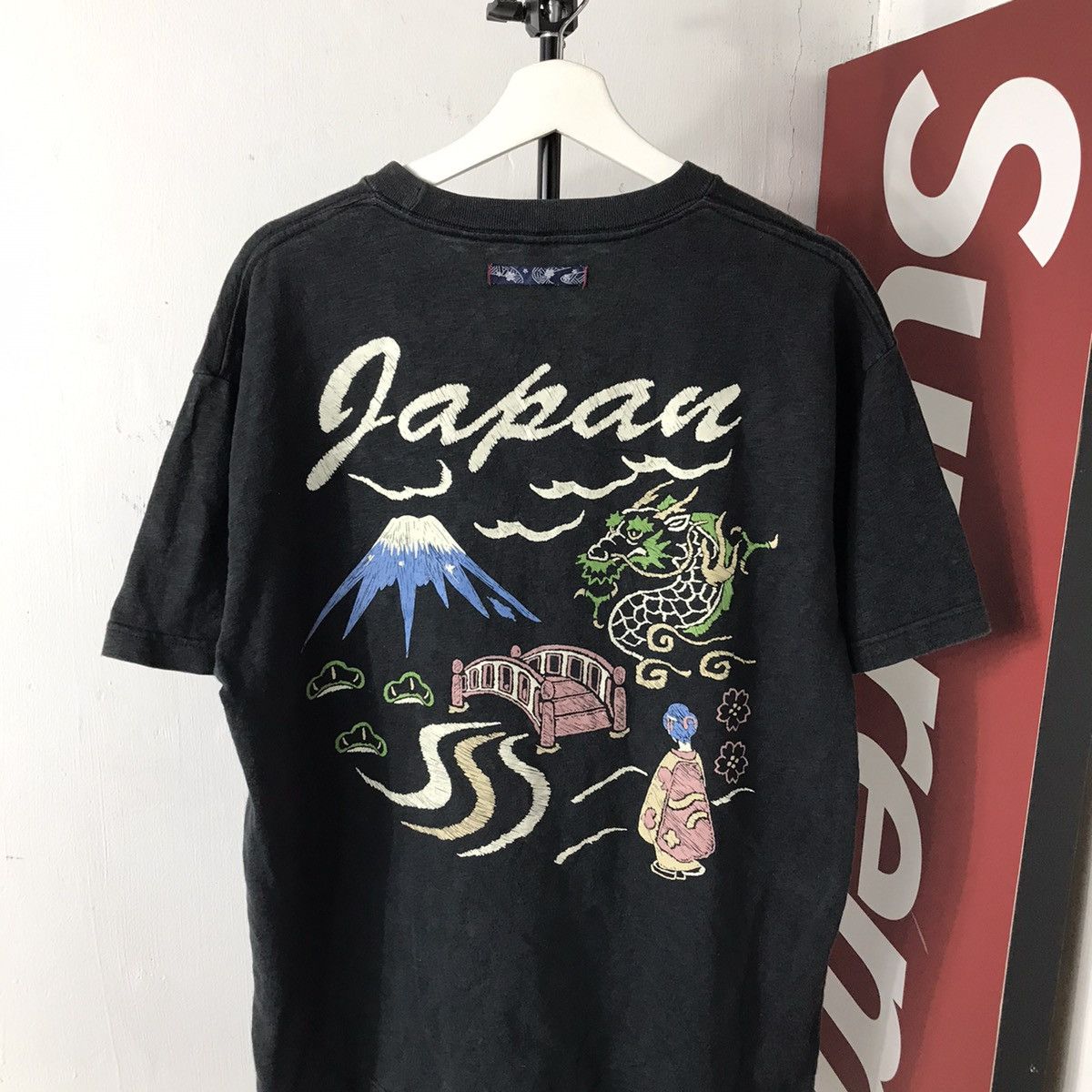 Hysteric Glamour Mind Game Japan Sukajan Yokosuka Phoenix fuji blossom Tee Size US L / EU 52-54 / 3 - 3 Thumbnail