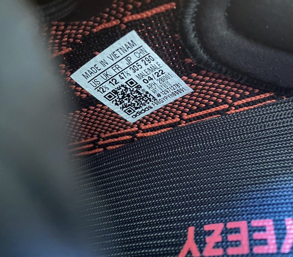 Adidas × Kanye West BRAND NEW ADIDAS YEEZY BOOST 350 V2 CORE BLACK RED SIZE 12.5 Size US 12.5 / EU 45-46 - 7 Thumbnail