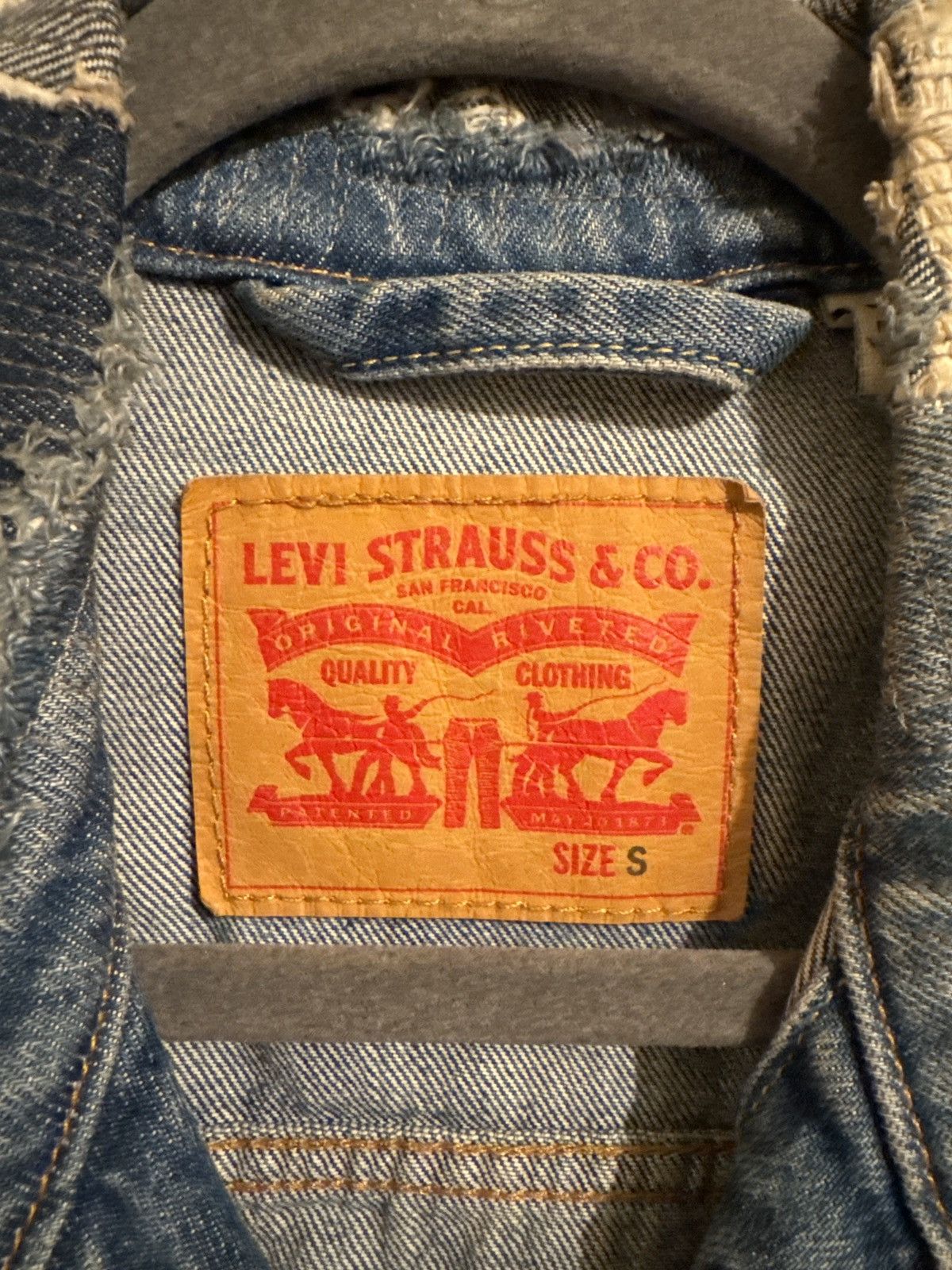 Levi's Levi’s Distressed Denim Trucker Jacket – Vintage Fade Size US S / EU 44-46 / 1 - 3 Thumbnail