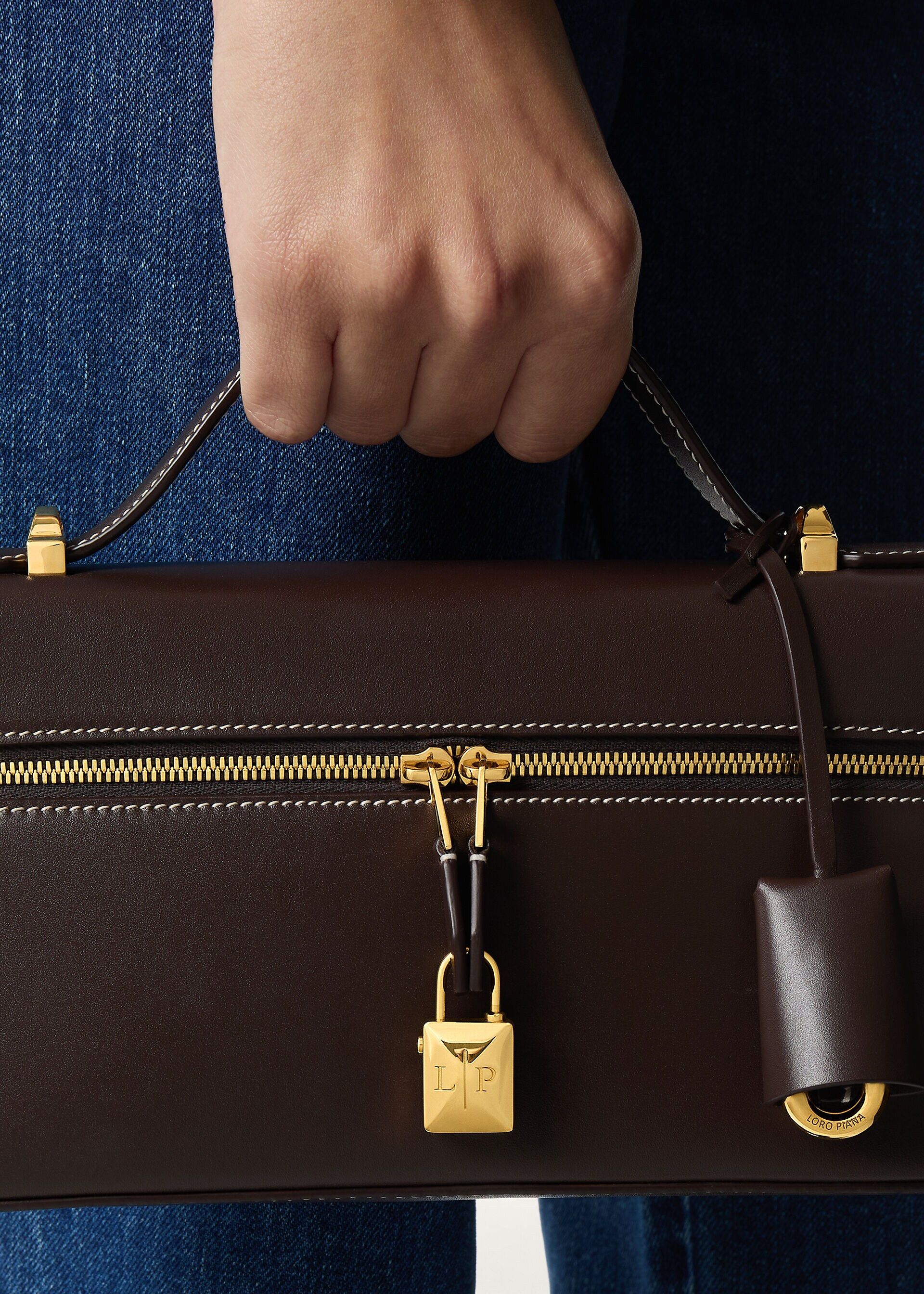 Loro Piana os11x0426 FAQ2126 Size: OS / L23 Crossbody Bag Chocolate Size ONE SIZE - 4 Thumbnail