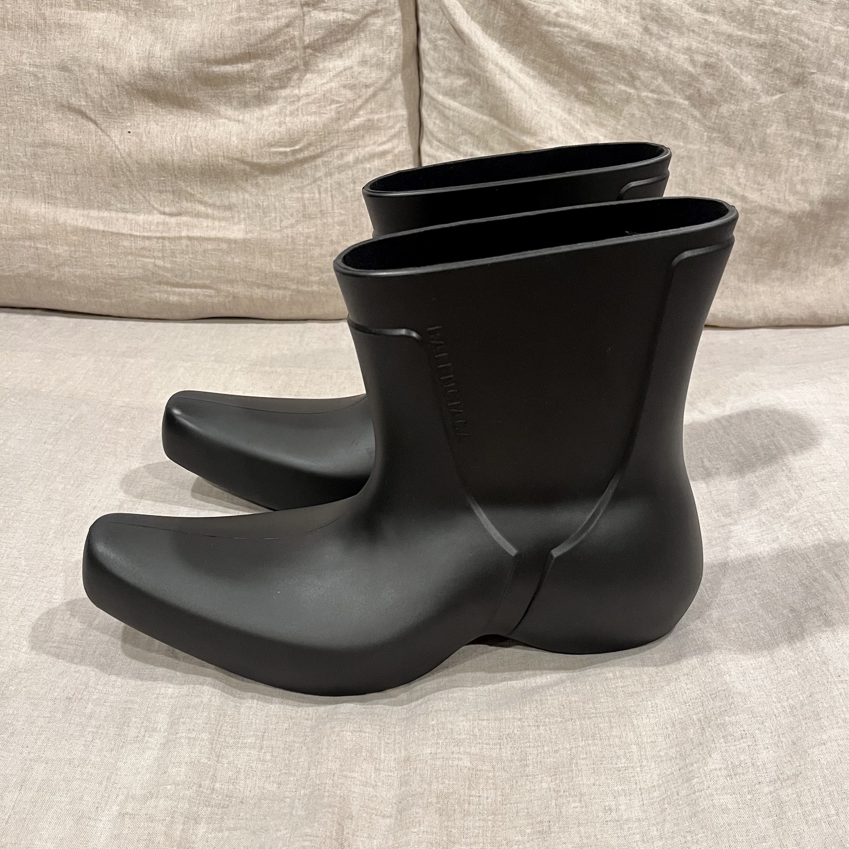 $1050 Balenciaga Excavator Ankle Boot, Black, Size 41
