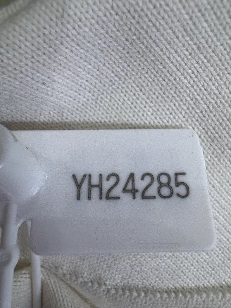 Louis Vuitton Louis Vuitton 26 new holiday collection monogram embossed Size US S / EU 44-46 / 1 - 6 Thumbnail