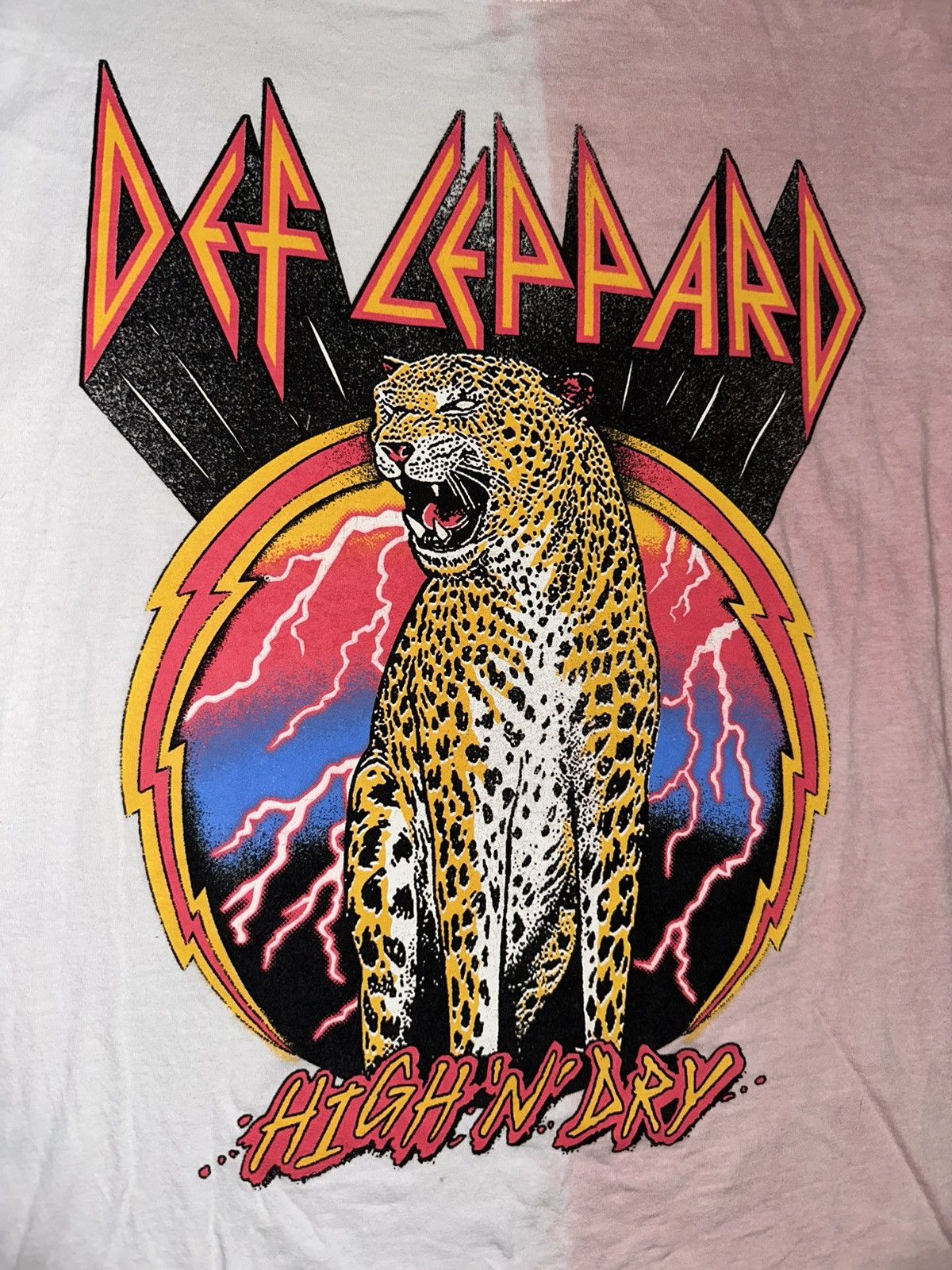 Def Leppard Def Leppard high dry split graphic band tee shirt pink small Size US S / EU 44-46 / 1 - 3 Thumbnail