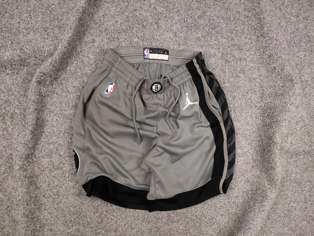 Nike Vintage Nike Air Jordan x NBA Brooklyn New York Logo Shorts Size US 32 / EU 48 - 1 Thumbnail