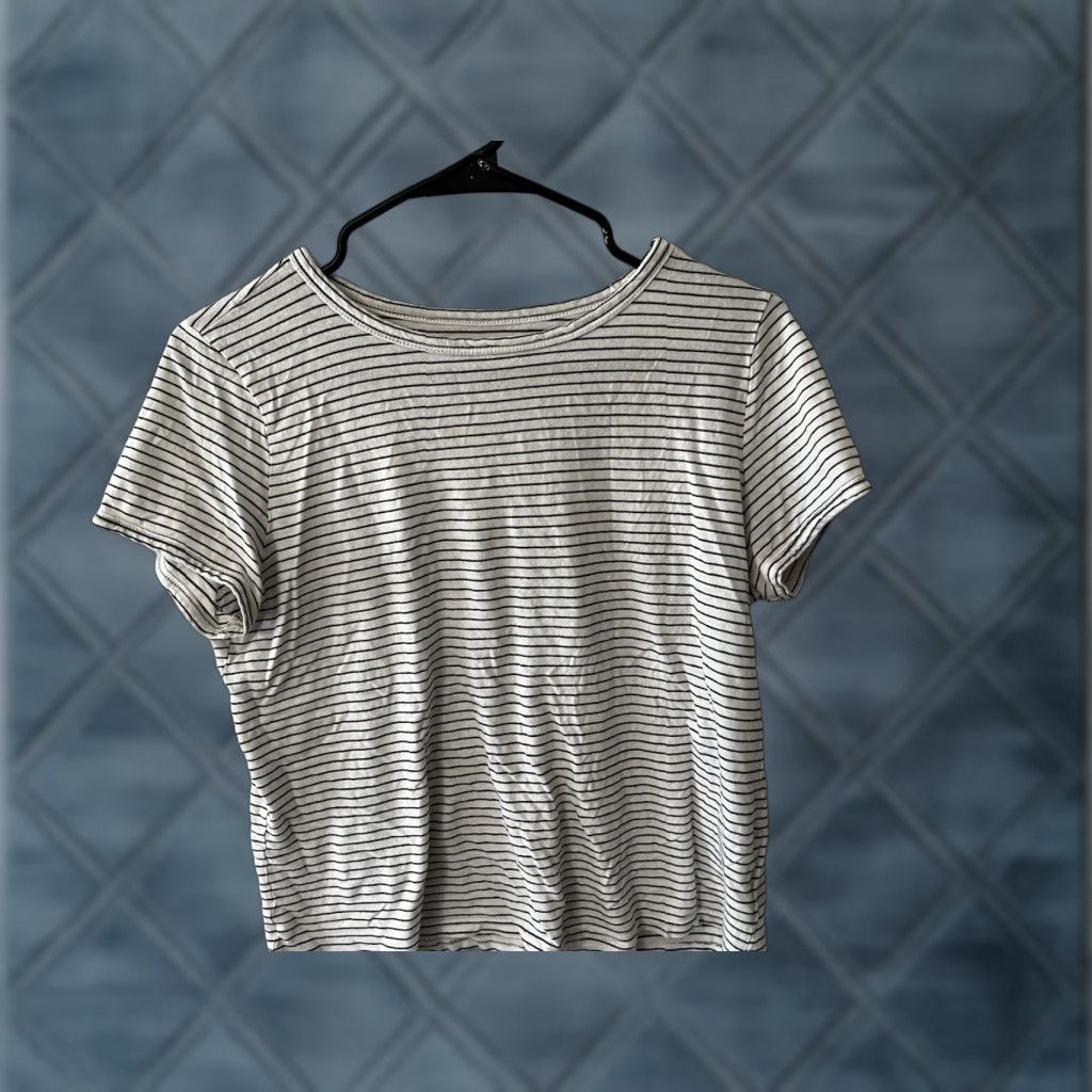 American Eagle Outfitters American Eagle Outfitters T-Shirt Women M White Striped Short Sleeve Crew Neck Basic Casual Preppy Classic Cotton Polyester Size M / US 6-8 / IT 42-44 - 1 Thumbnail