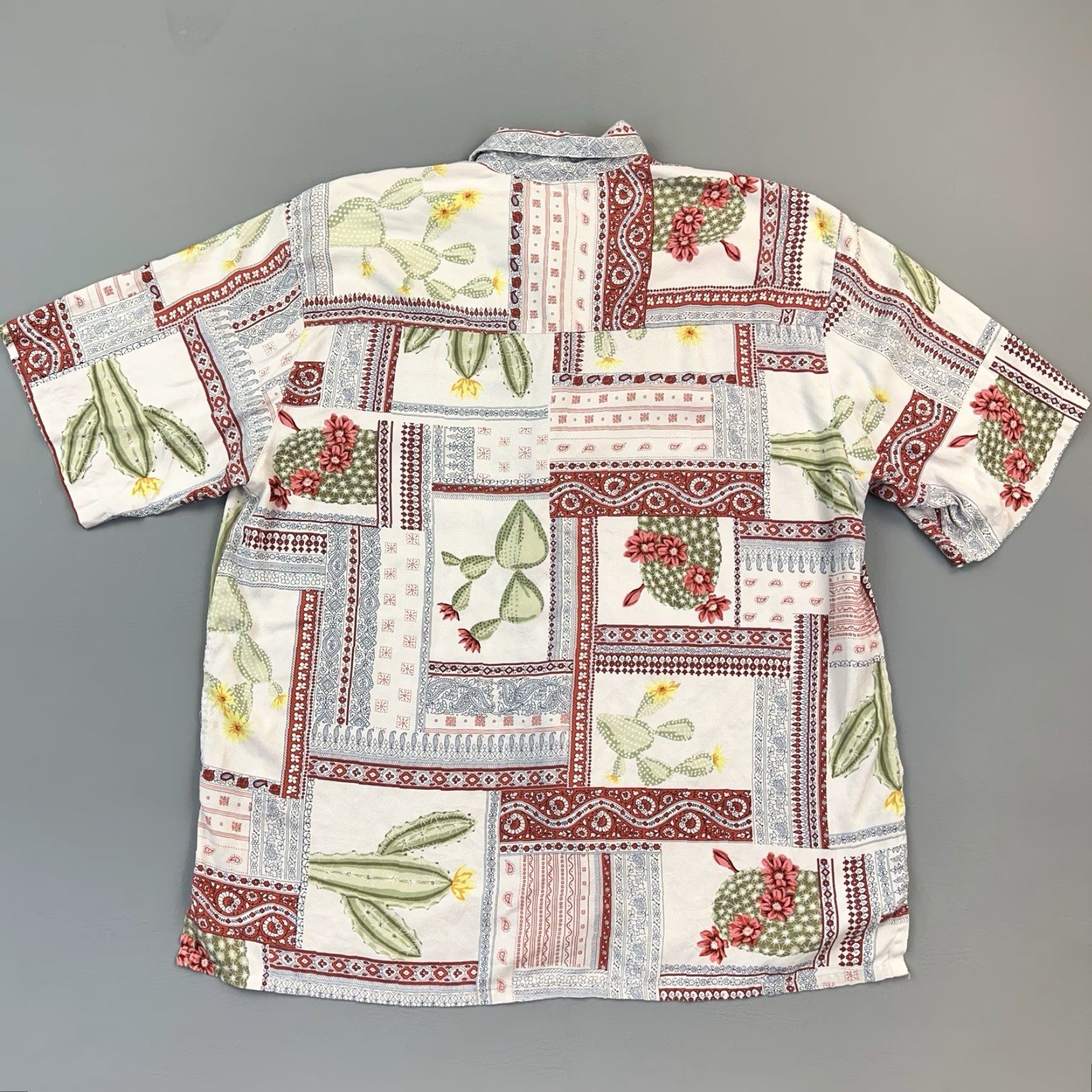 Vintage VINTAGE Tropical Oasis Shirt Mens XL Silk Paisley Cactus Print Hawaiian Camp Shirt Size US XL / EU 56 / 4 - 7 Thumbnail