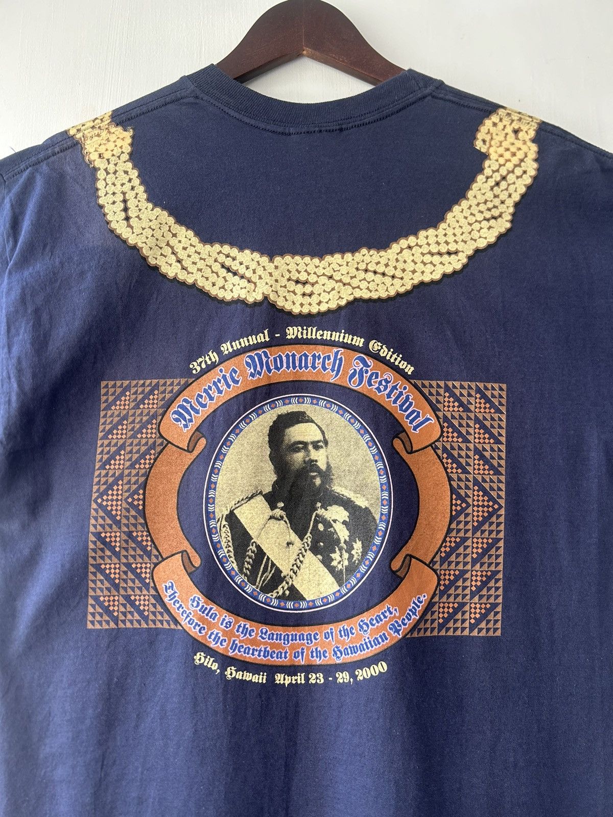 Vintage Vintage 2000 Merrie Monarch Festival Tshirt Size US M / EU 48-50 / 2 - 1 Thumbnail