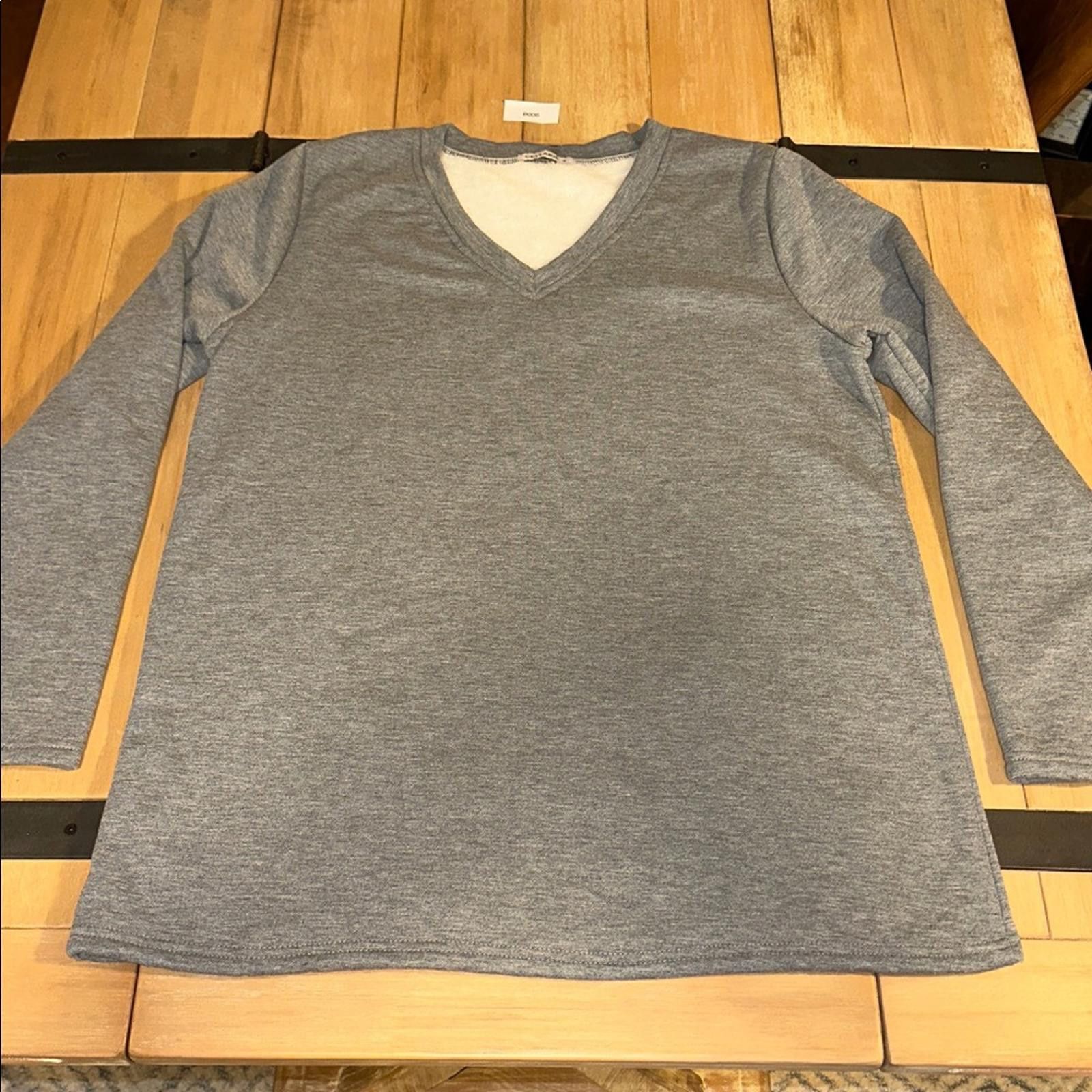 Other Cellabie XL Gray V-Neck Long Sleeve Top Fleece Lined NWOT Size XL / US 12-14 / IT 48-50 - 1 Thumbnail