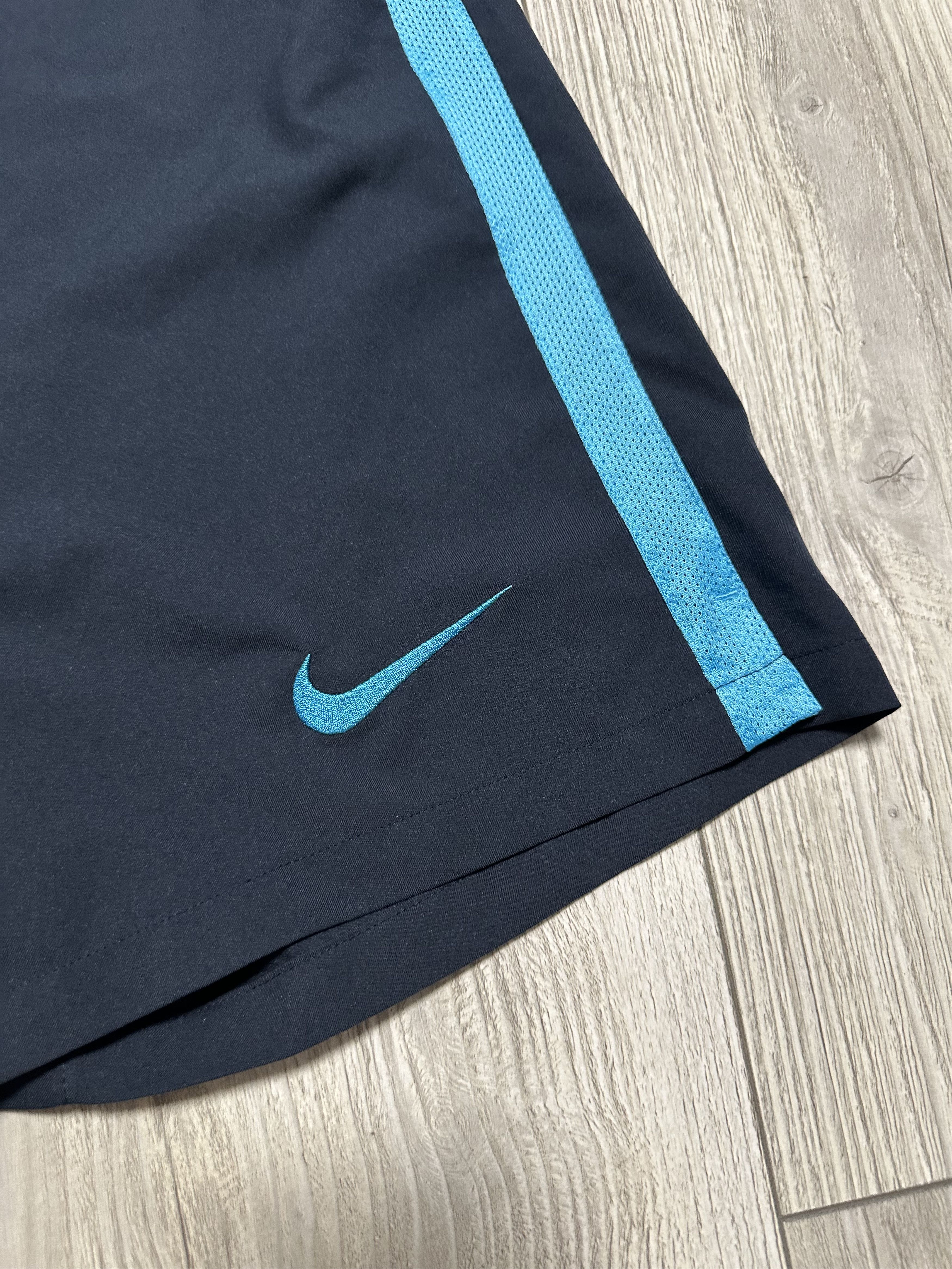 Nike Vintage Nike Manchester City Shorts Size M 2015 Size US 32 / EU 48 - 2 Thumbnail