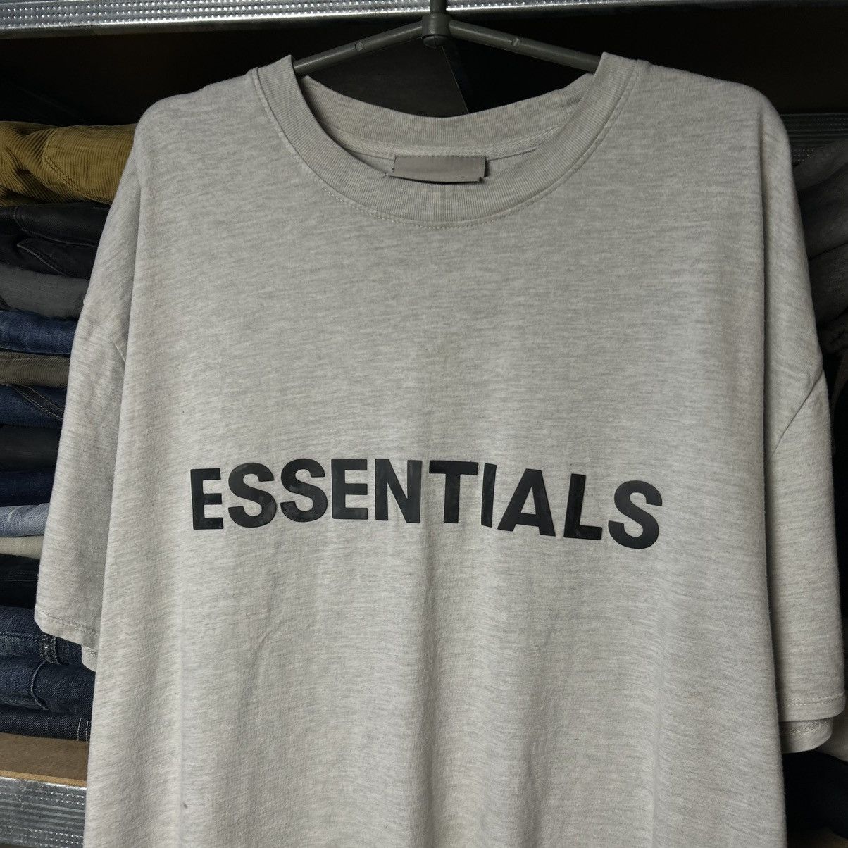 Essentials Luxury Essentials Fear Of God big logo streetwear tee Size US M / EU 48-50 / 2 - 2 Thumbnail
