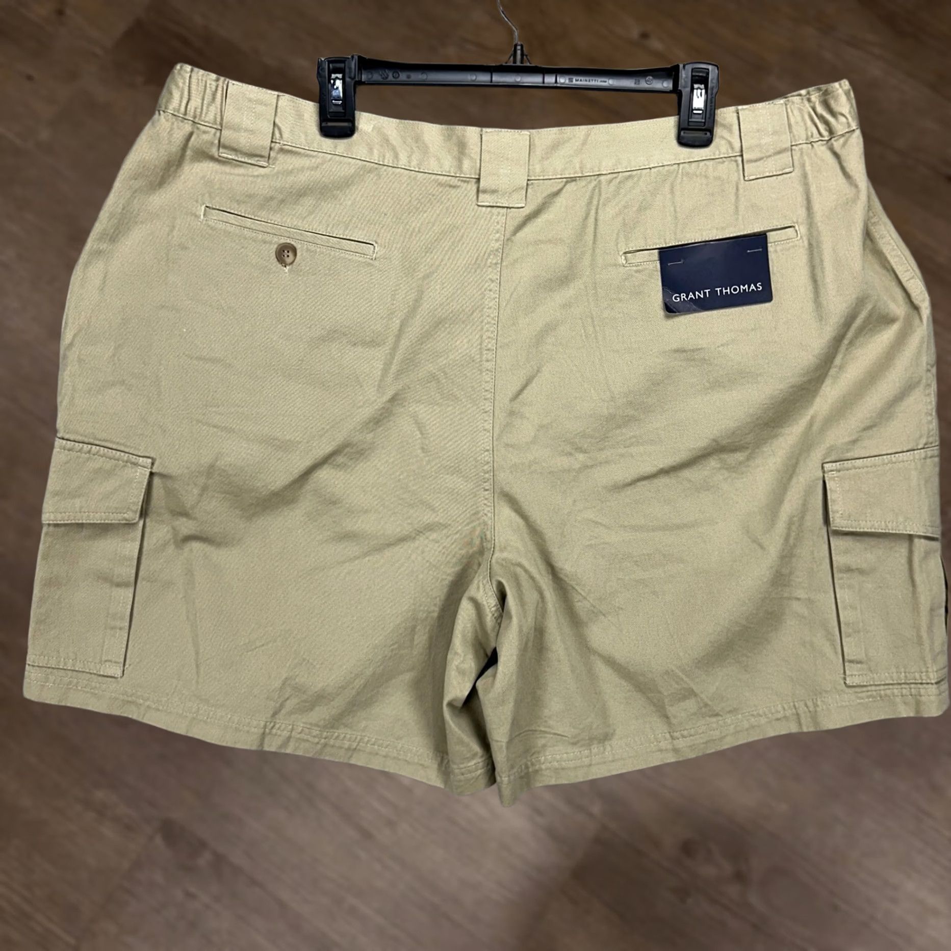 Vintage Grant Thomas Mens Cargo Shorts 44 Tan Pleated Stretch Waist Casual Pockets NEW Brown Cotton 7 In Inseam Mens Cargo Shorts 44 Tan Leather? Size US 44 / EU 60 - 1 Thumbnail