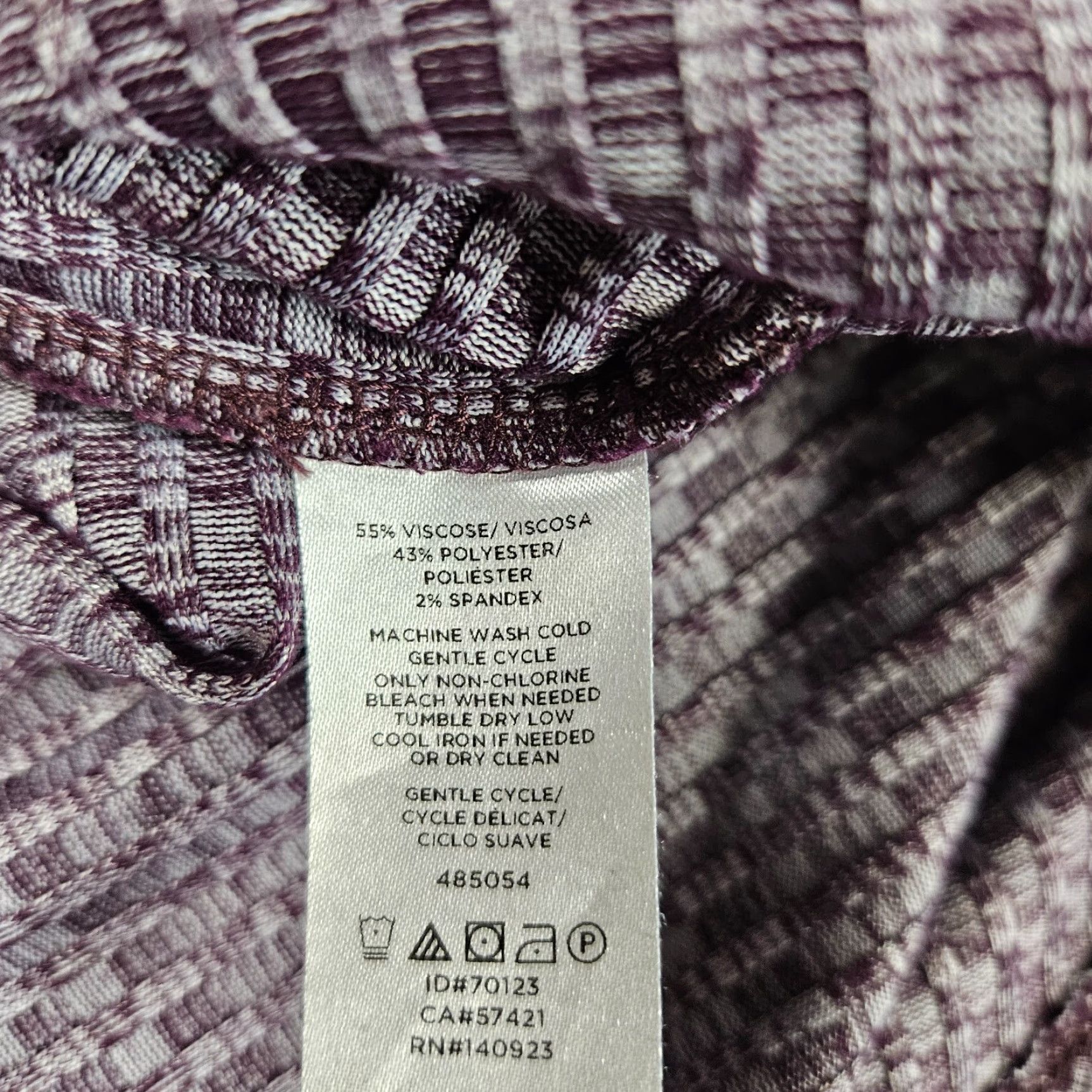 Loft LOFT Ann Taylor Womens Top V-Neck Long Sleeve Purple Size S Polyester Viscose Blend T-Shirt Size S / US 4 / IT 40 - 5 Thumbnail