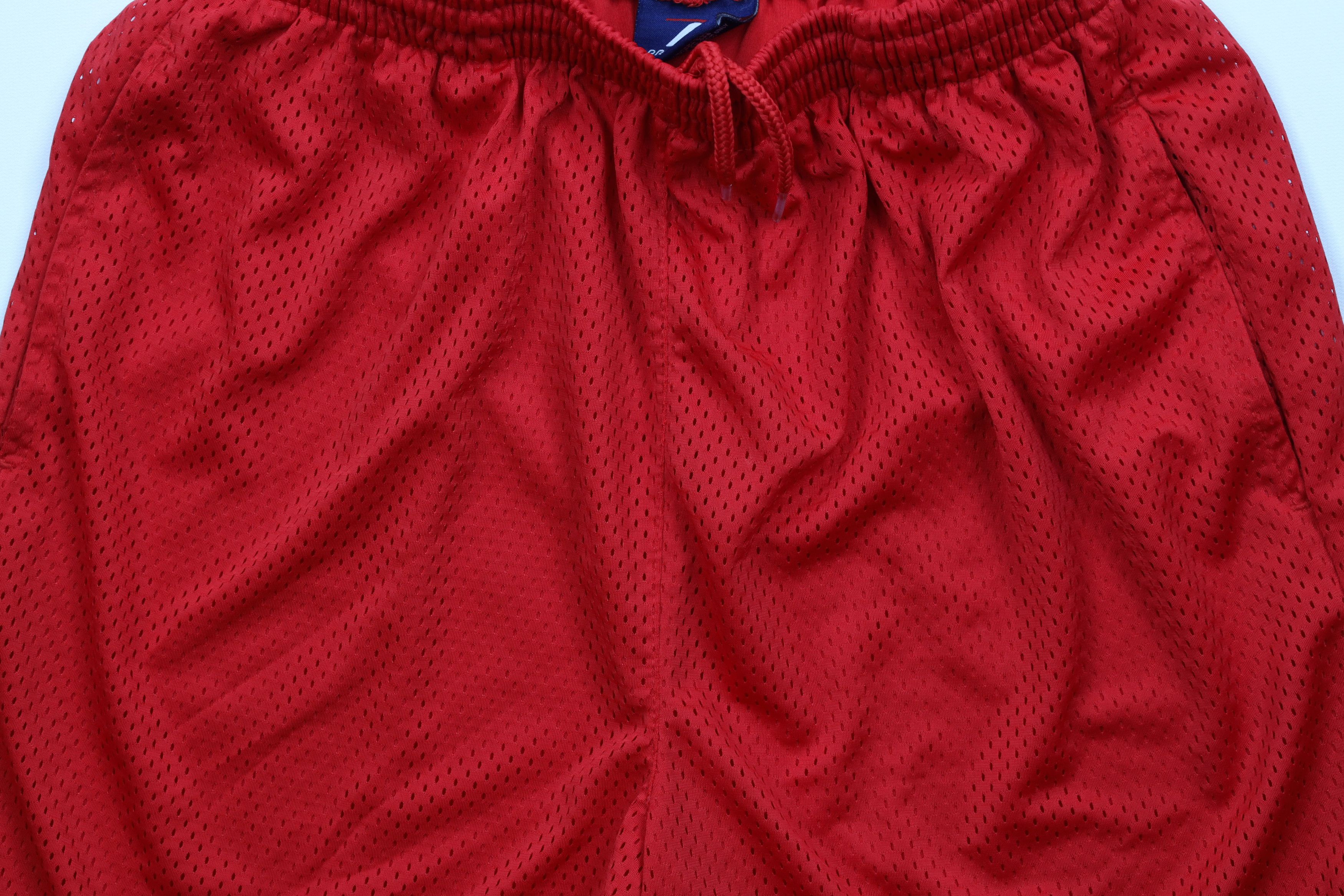 Vintage Vintage 90s University of Wisconsin Above Knee Mesh Shorts Size US 32 / EU 48 - 3 Thumbnail