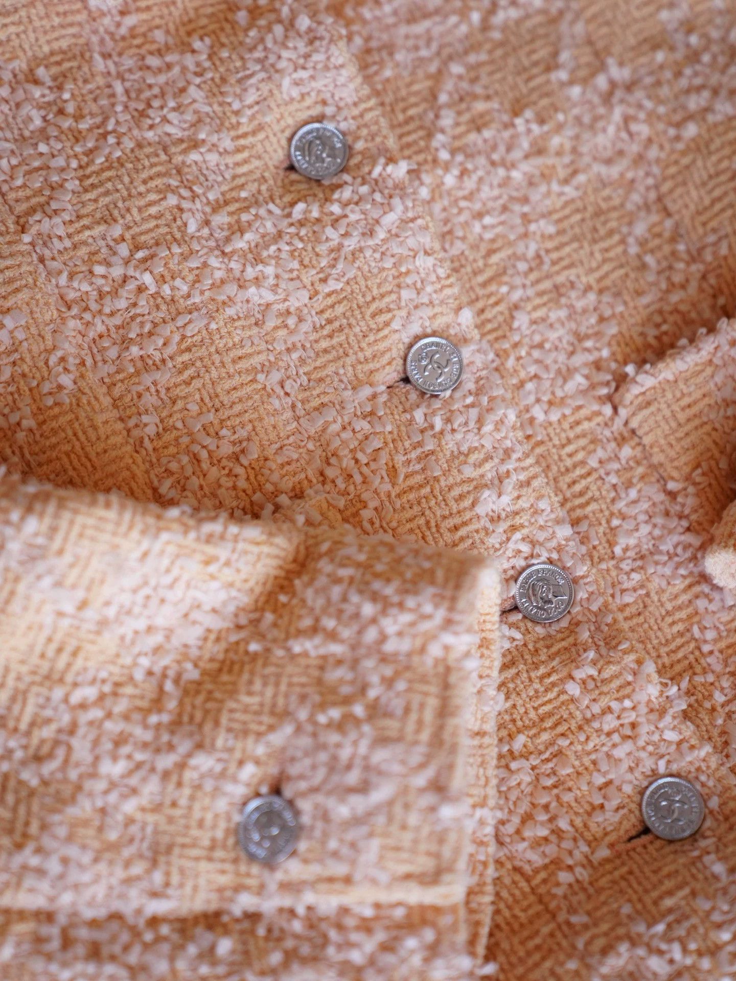 Chanel Chanel 1996 Vintage Orange Snow Tweed Suit FR38 Size S / US 4 / IT 40 - 4 Thumbnail