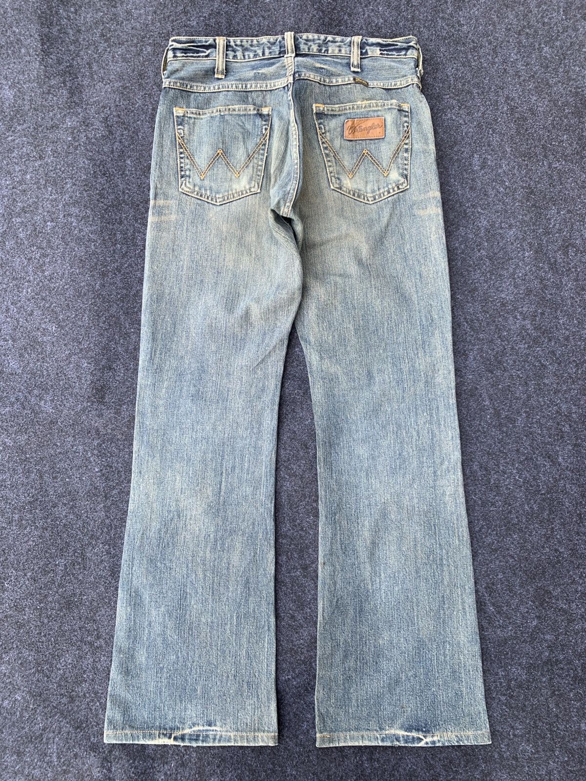 Wrangler FLARE WRANGLER JEANS FADED. Size US 30 / EU 46 - 2 Thumbnail