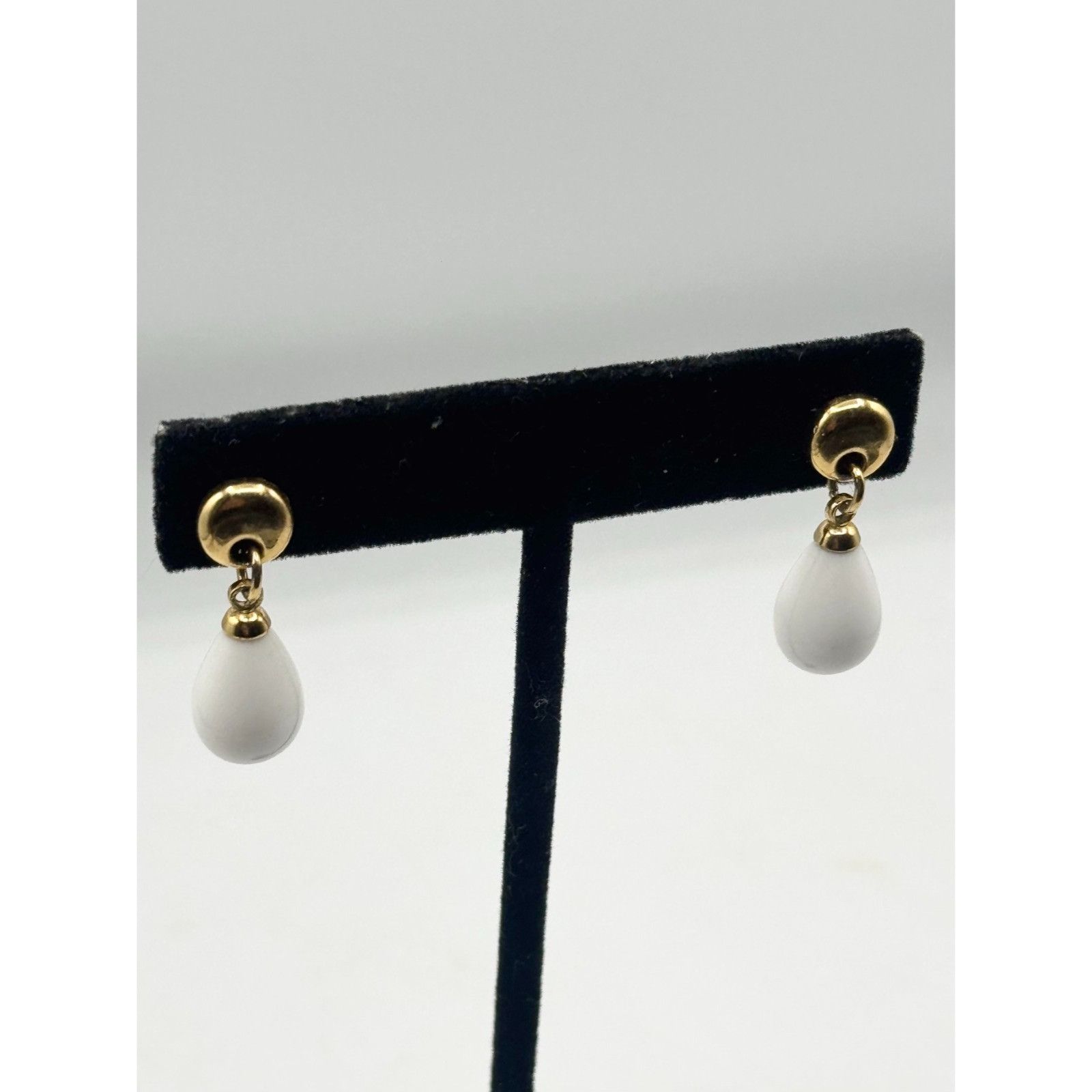 Vintage Vintage white bead dangle drop earrings Size ONE SIZE - 2 Thumbnail