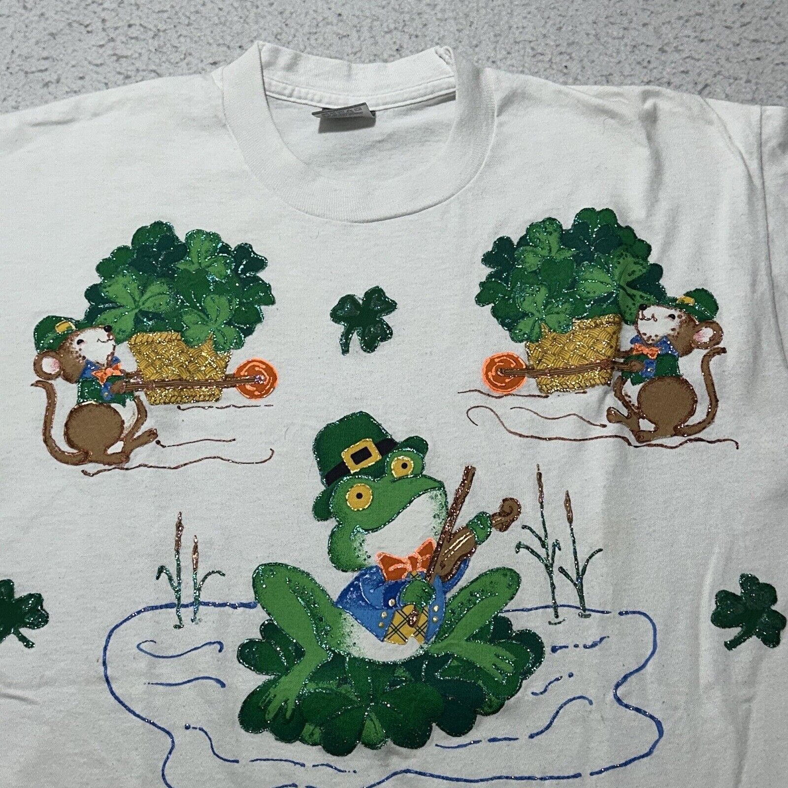 Fruit Of The Loom Vintage Fruit of the Loom St. Patrick's Day Frog Glitter Tee Size US L / EU 52-54 / 3 - 2 Thumbnail