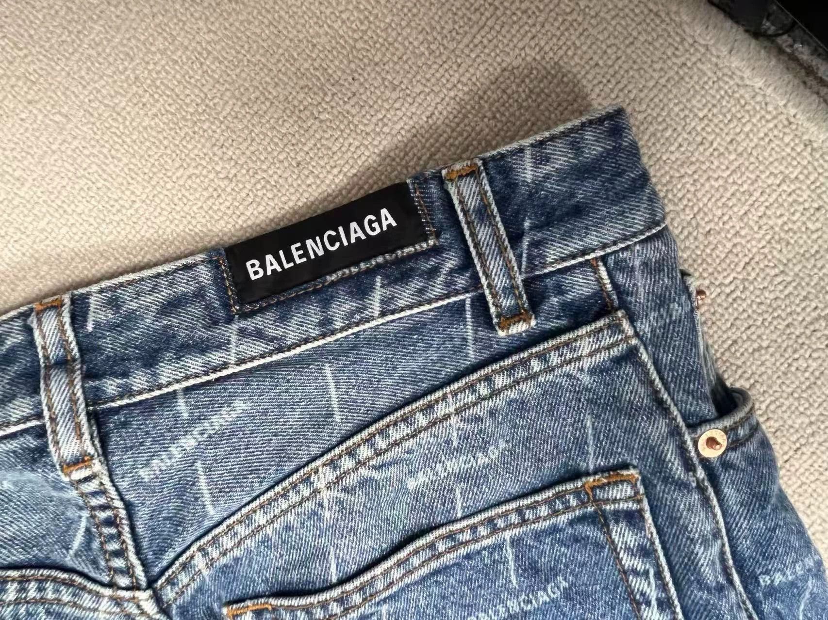 Balenciaga Balenciaga High-Waisted Logo Print Cropped Jeans - Blue Size 27" / US 4 / IT 40 - 3 Thumbnail