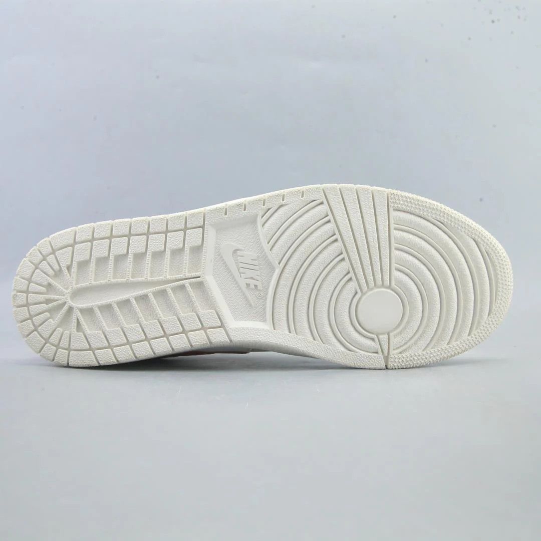 Nike Nike Air Jordan 1 Centre Court sneakers white red colorway Size US 7 / EU 40 - 5 Thumbnail