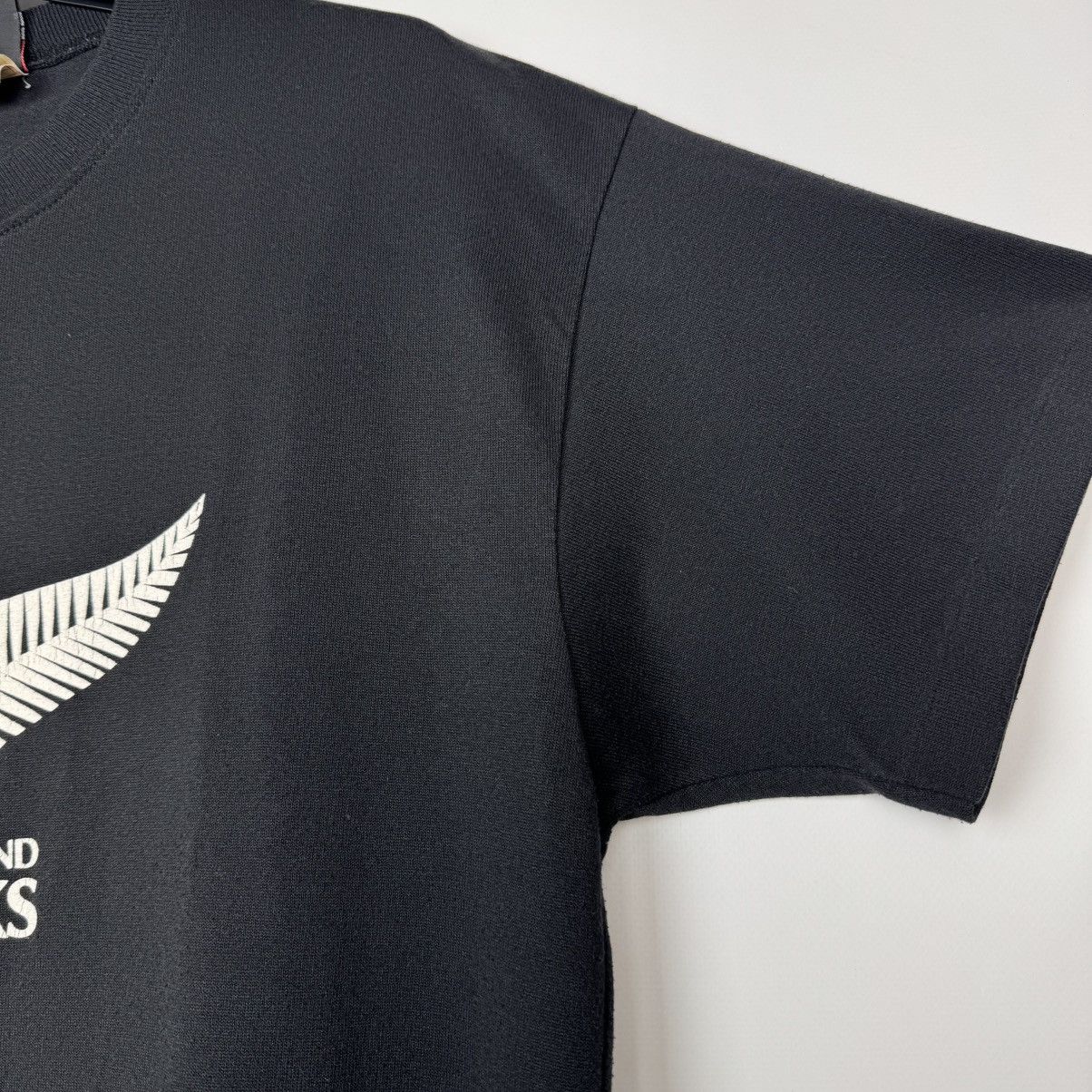 Vintage NEW ZEALAND 1992 1994 RUGBY T-SHIRT SINGLE STITCH CANTERBURY Size US L / EU 52-54 / 3 - 15 Thumbnail