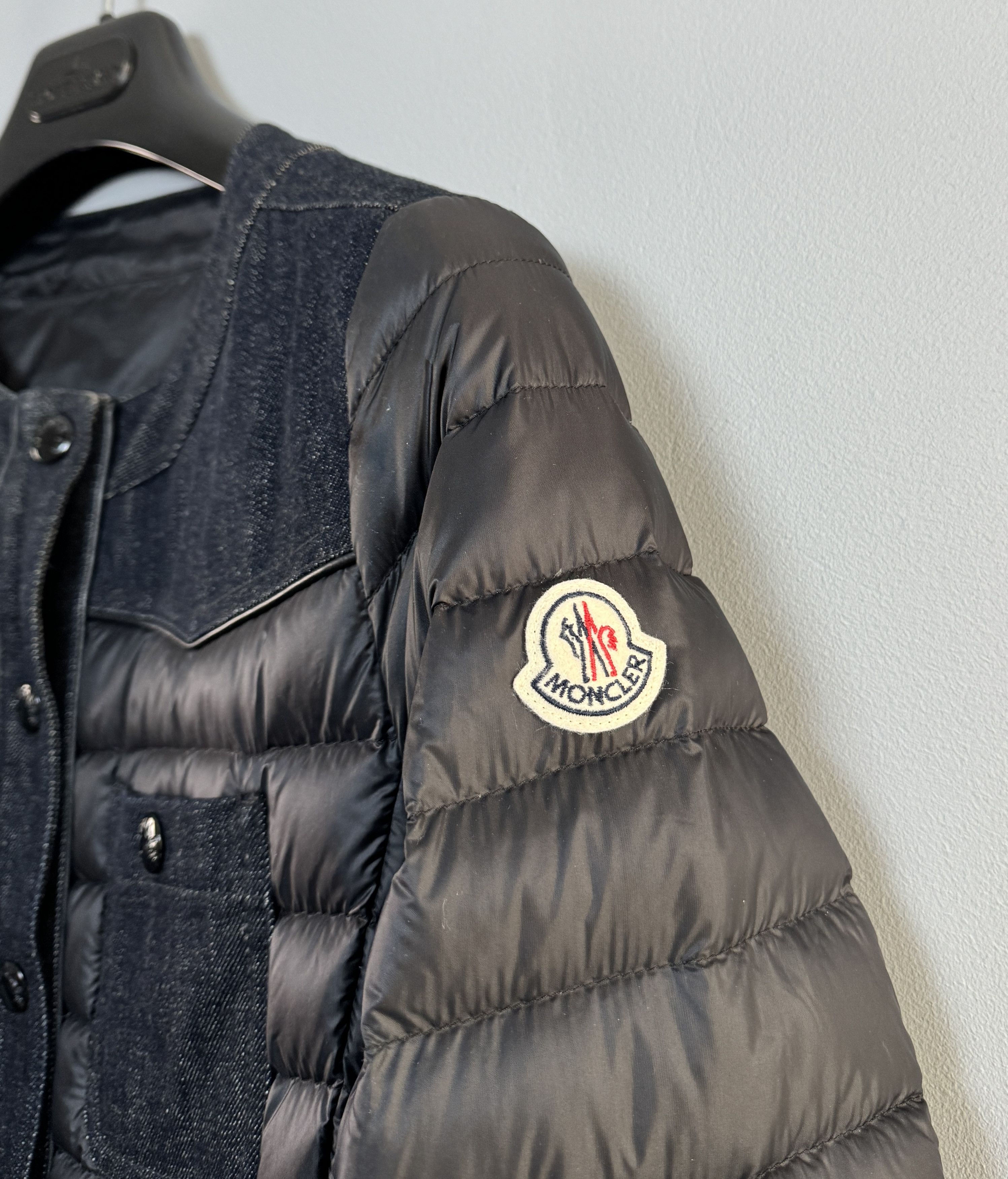 Moncler Moncler Ambert Down Jacket Puffer Denim Trimmed Navy Size 3 Size M / US 6-8 / IT 42-44 - 2 Thumbnail