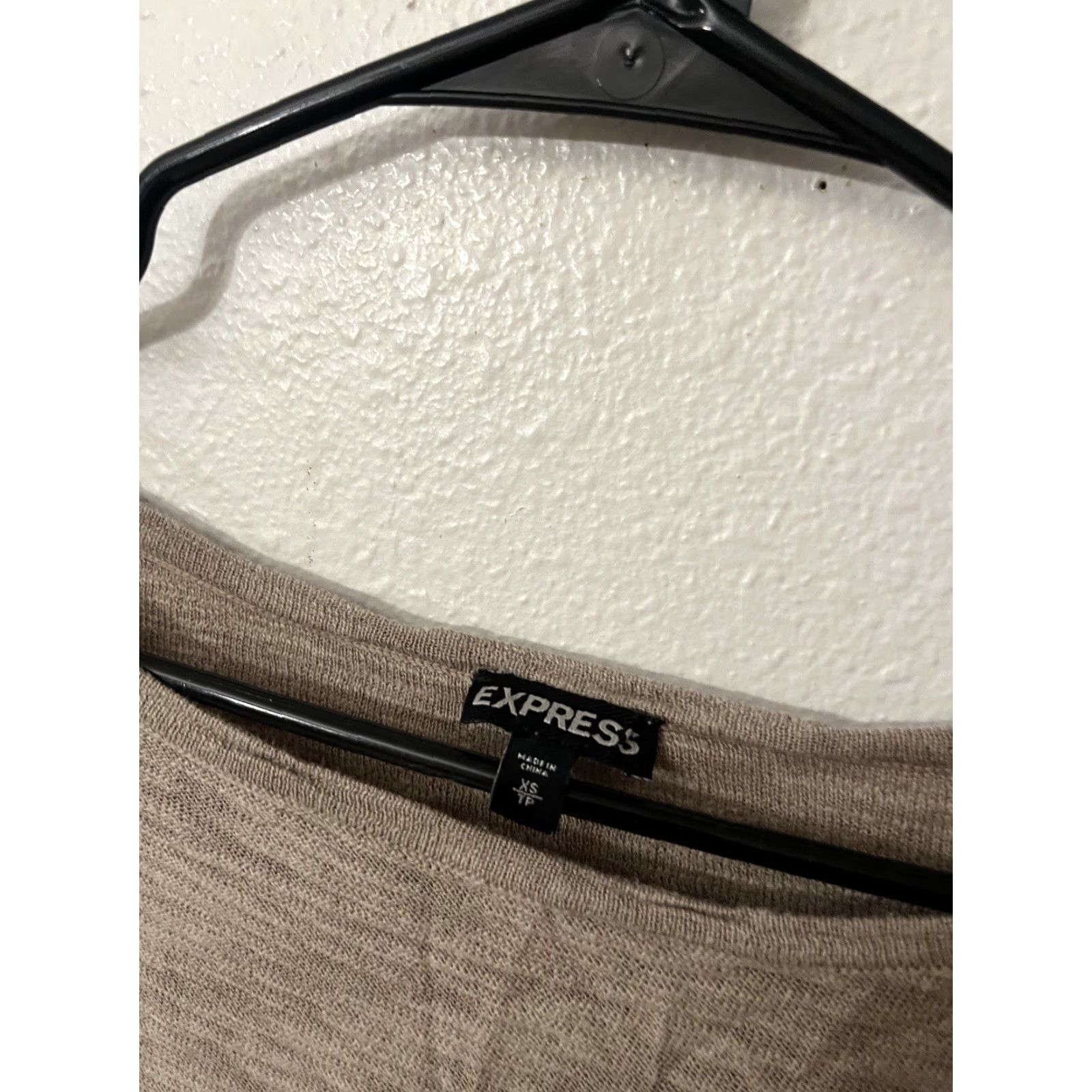 Express VINTAGE Express Solid Brown V Neck Short Sleeve 3/4 Sleeve Knit Blouse Shirt Top XS Womens Brown Solid V-Neck Knit Blouse Express Shirt Size XS / US 0-2 / IT 36-38 - 3 Thumbnail