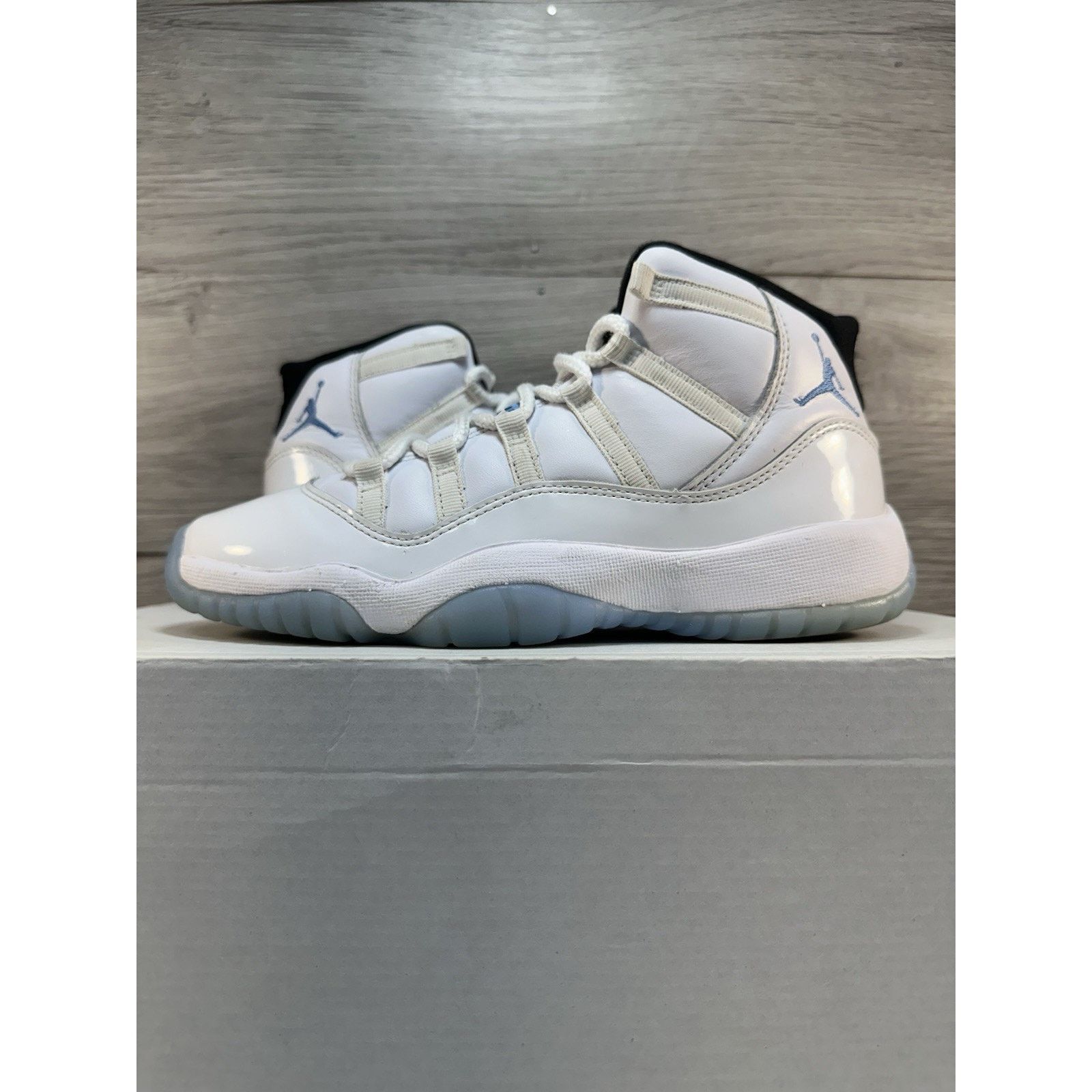 Jordan Brand Air Jordan 11 Retro GS Legend Blue 2024 - Size 6y Size US 6 / EU 39 - 1 Thumbnail