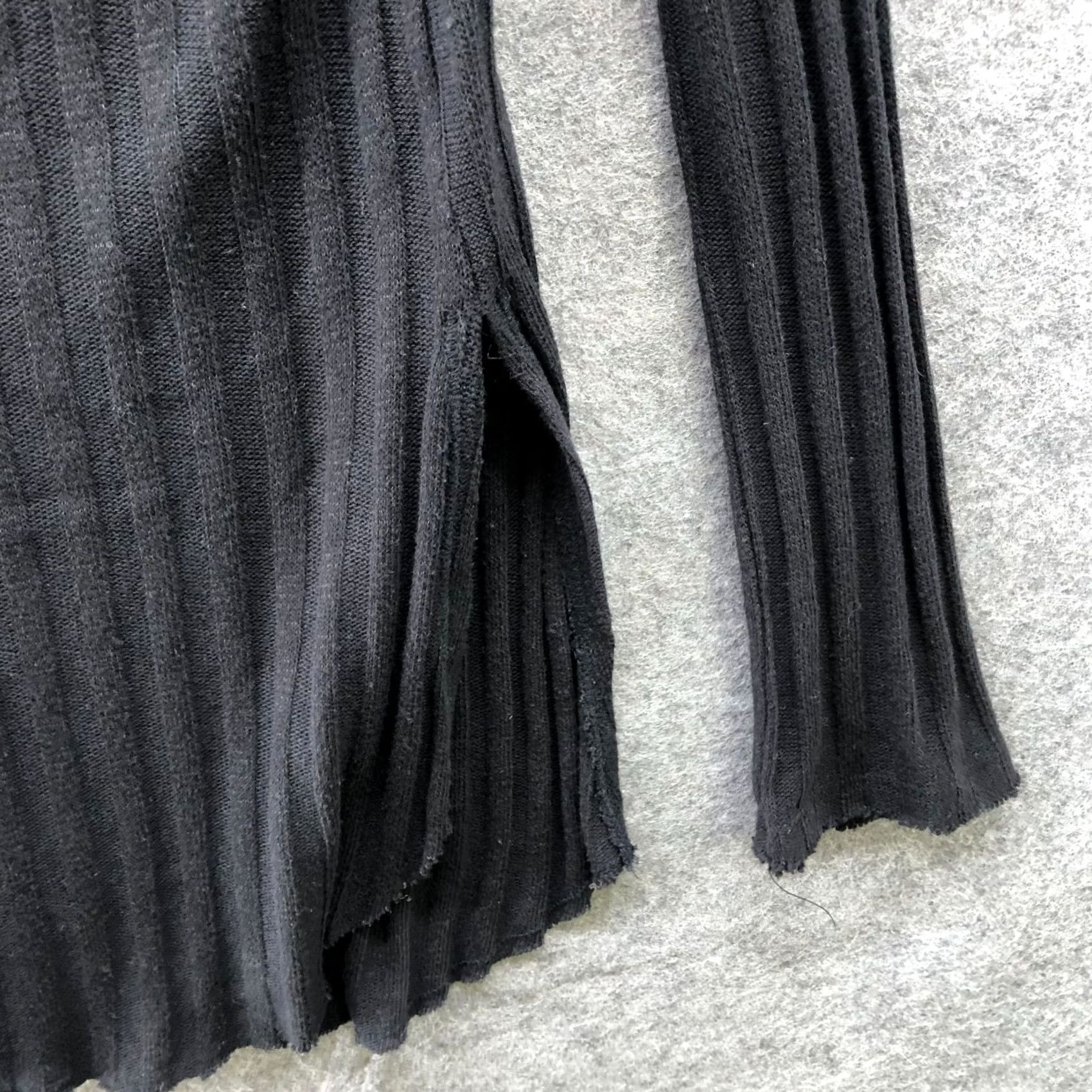 Free People Free People We The Free Long Sleeve T Shirt XS Black V-Neck Hacci Beach Babe Size XS / US 0-2 / IT 36-38 - 6 Thumbnail