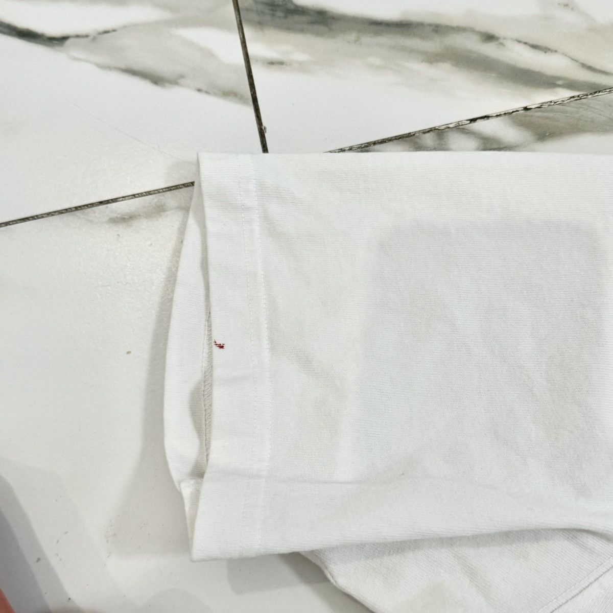 Uniqlo UNIQLO HASTA ABAJO TEE! Size US L / EU 52-54 / 3 - 5 Thumbnail