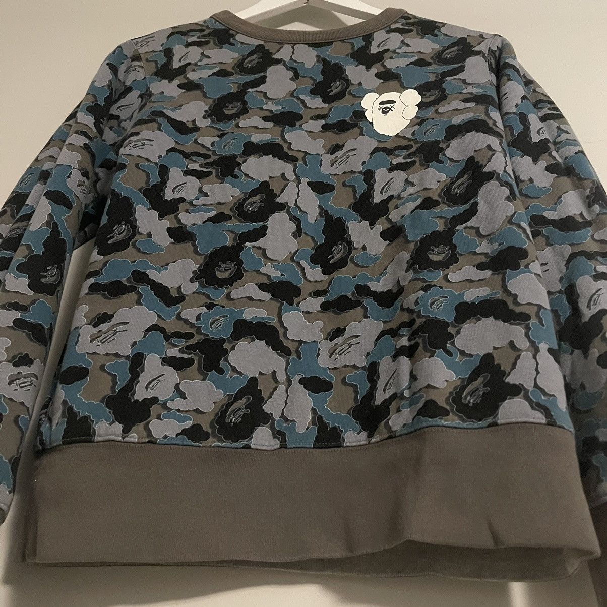 Bape × Kaws Bape x Kaws Cloud Camo Chomper Reversible Crewneck Size XS / US 0-2 / IT 36-38 - 5 Thumbnail