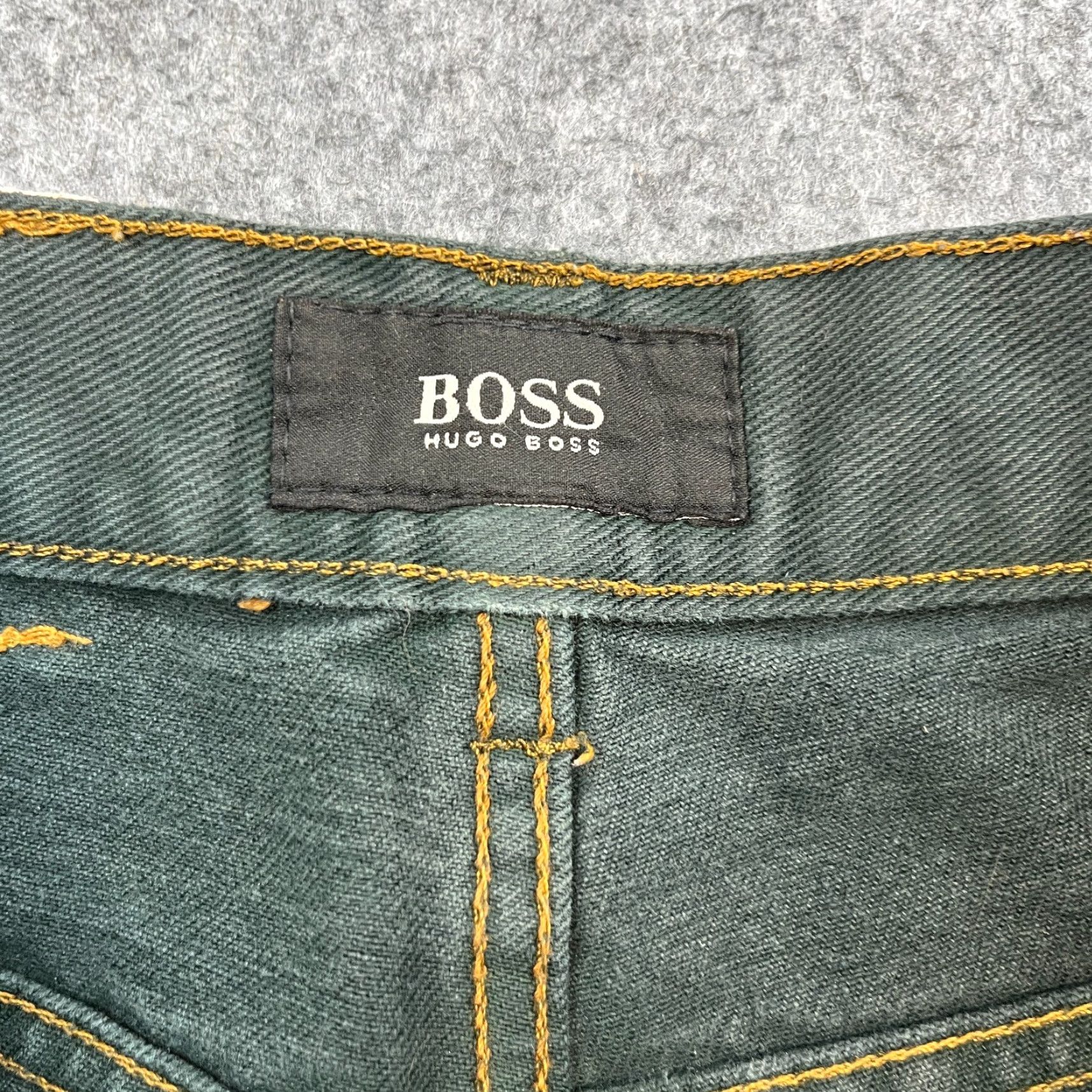 Hugo Boss VINTAGE Hugo Boss Jeans Regular Tapered 32 32 Green 90s Mens Denim 5-Pocket Design Cotton Baggy? (Adaptation: remove uncertain) Size US 32 / EU 48 - 7 Thumbnail
