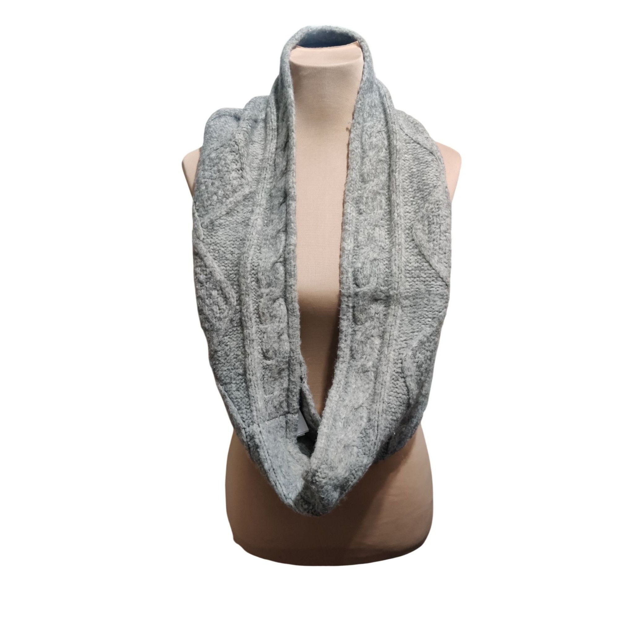Old Navy Old Navy Gray Cable Knit Infinity Scarf Cozy Chunky Soft War Size ONE SIZE - 8 Thumbnail