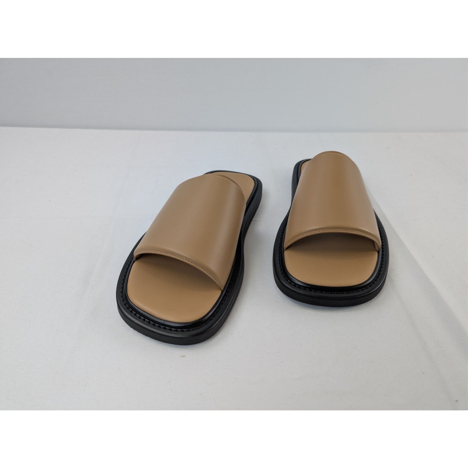 Bottega Veneta o1rshd1 Vienna Calf Leather Slides Slipper in Camel Size US 6 / EU 39 - 8 Thumbnail