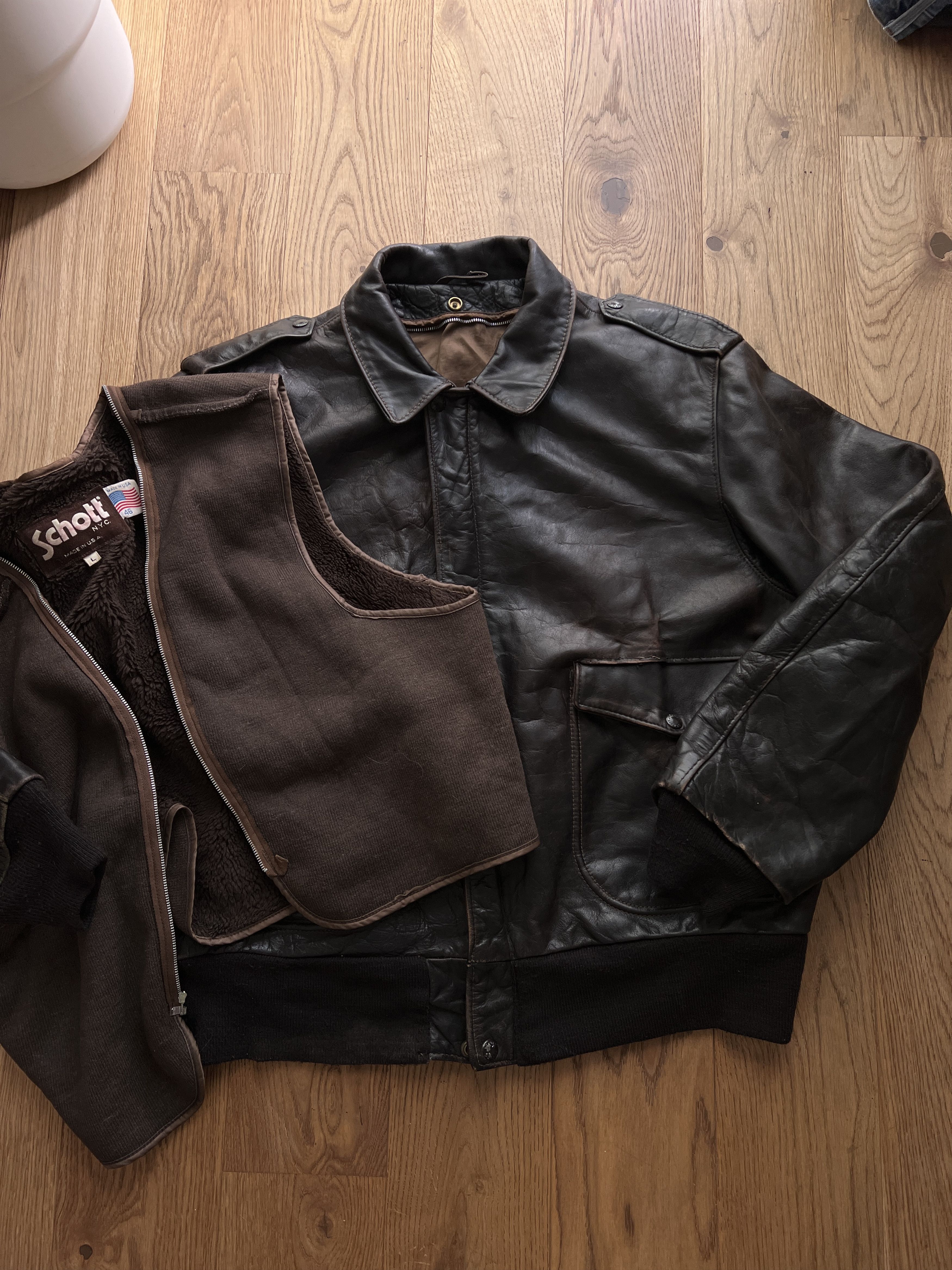 Schott Archive Schott USA VTG 80s Leather faded flyer bomber jacket Size US L / EU 52-54 / 3 - 3 Thumbnail