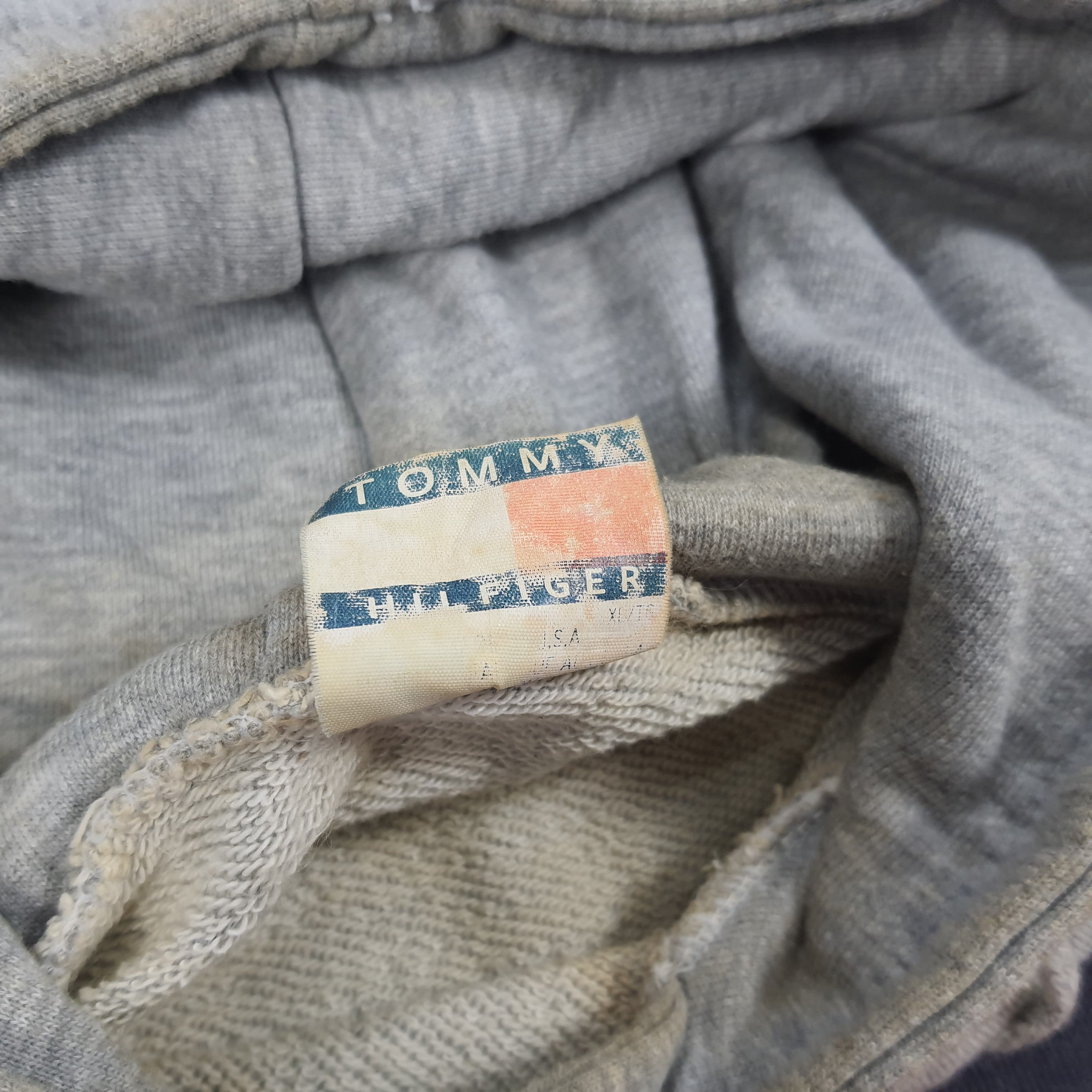 Tommy Hilfiger × Vintage Vintage Tommy Hilfiger Big Logo Hoodie Size US L / EU 52-54 / 3 - 6 Thumbnail