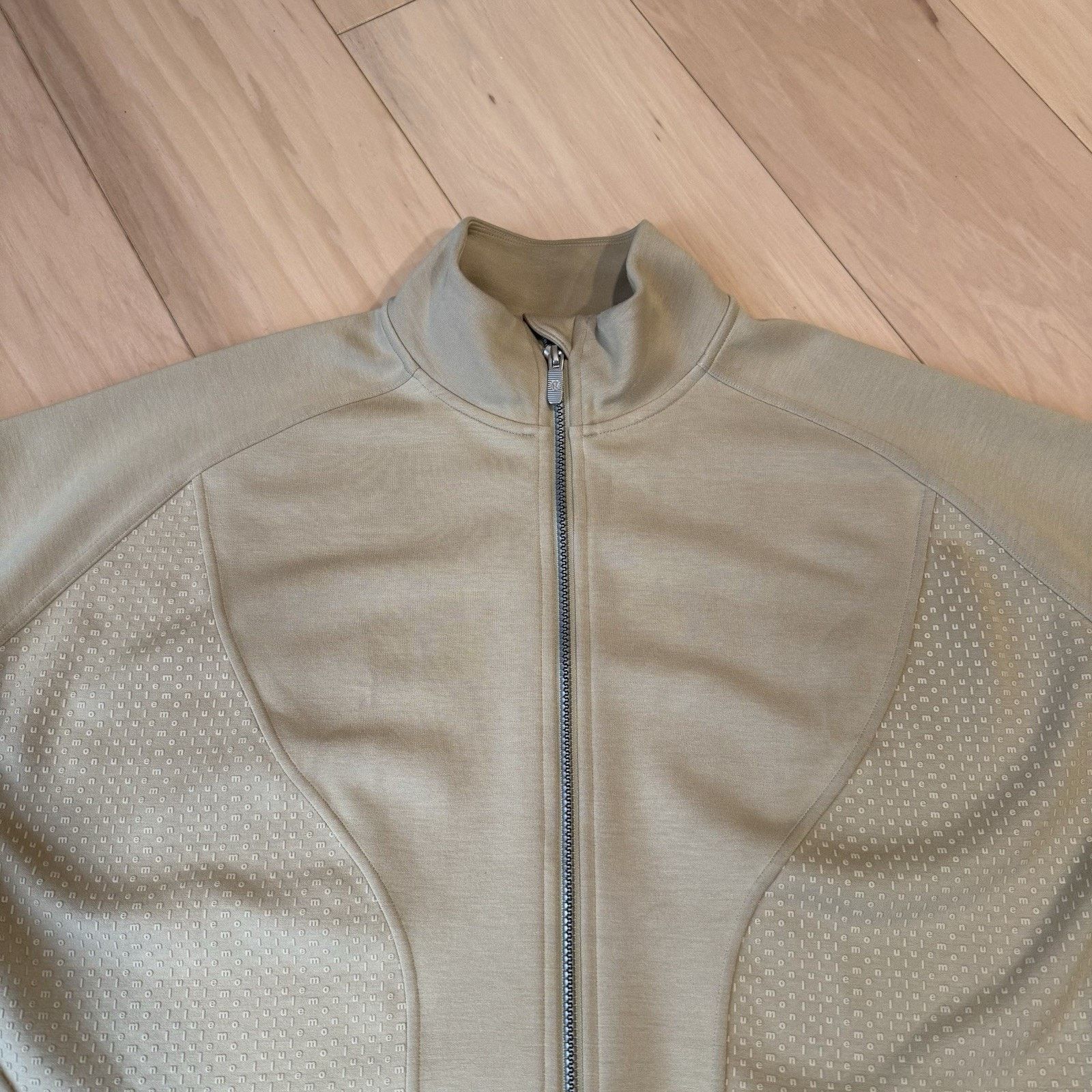 Lululemon Lululemon Embossed Panel Vest 6 Khaki Full Zip Gorpcore Size M / US 6-8 / IT 42-44 - 4 Thumbnail